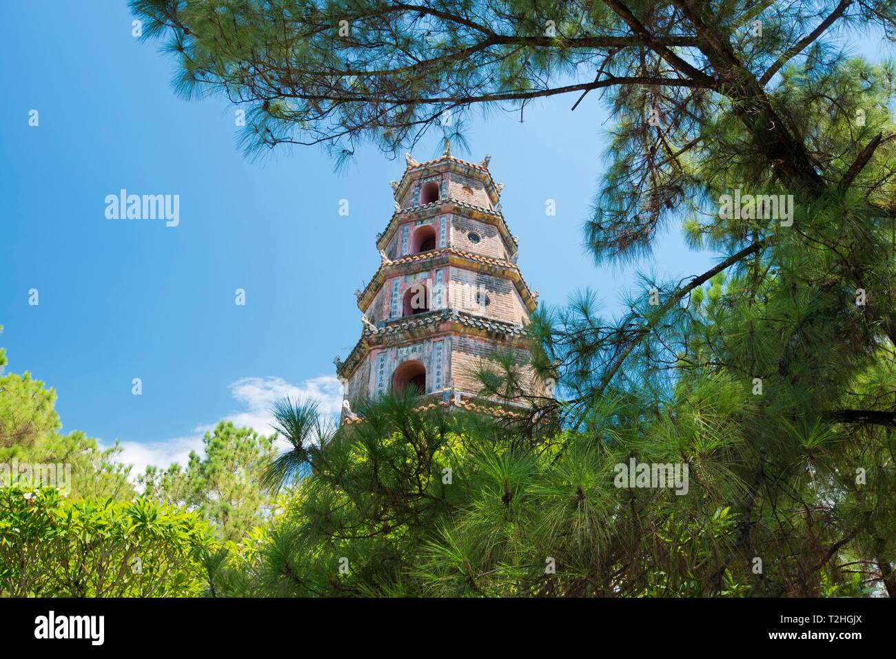 Thien Mu Pagoda, celeste signora pagoda di sette piani Phuoc Duyen Tower, Tonalità Provinz Thua Thien-Hue, Vietnam Foto Stock