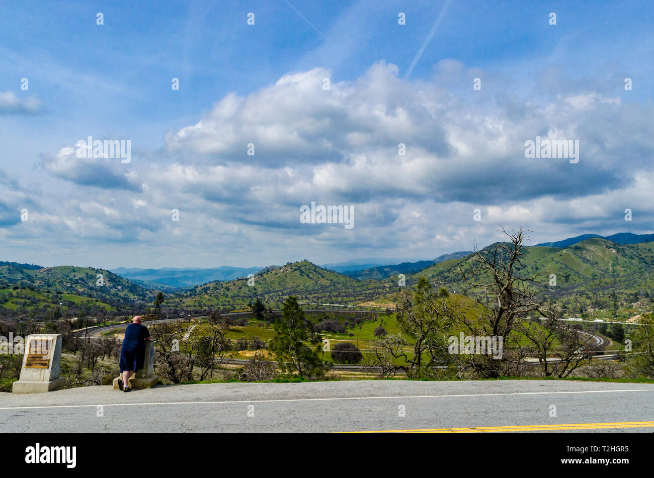 Il famoso Tehachapi del ciclo in cui un treno può attraversare su se stessa nel suo cammino fino il pass, California USA Foto Stock