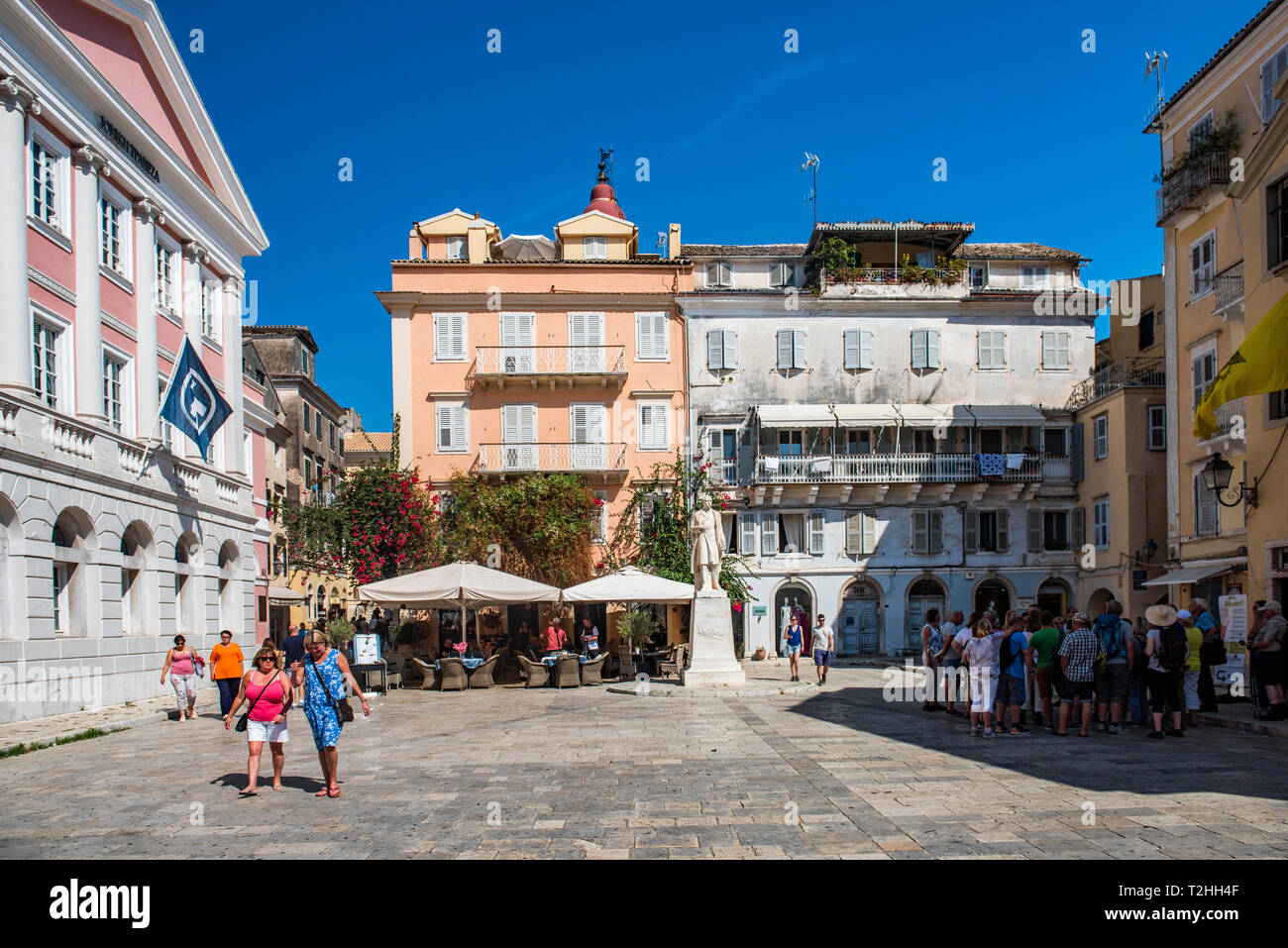 Public Square nella città vecchia di Corfù, l'isola di Corfù, Isole Ionie, Grecia, Europa Foto Stock