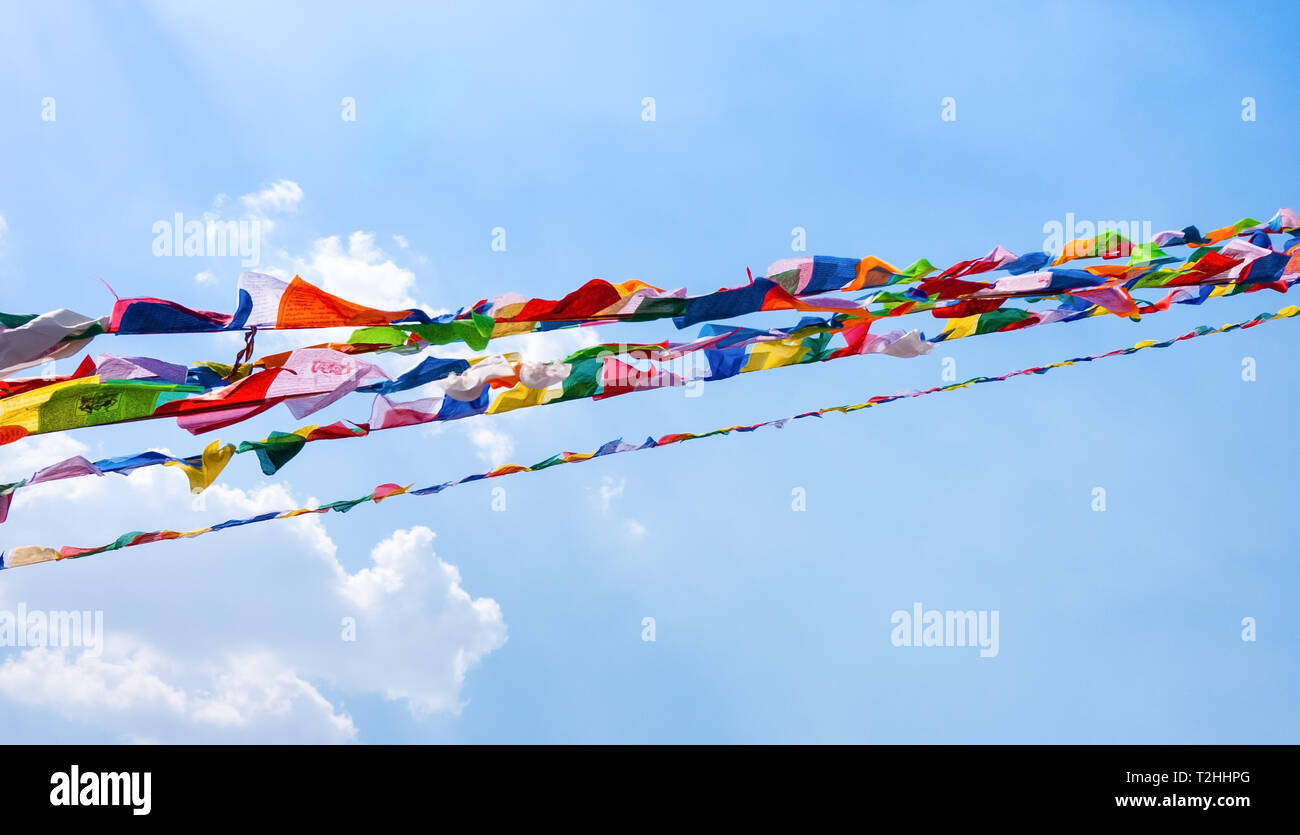 Preghiera colorati Bandiere sul cielo azzurro sfondo, Nepal Foto Stock