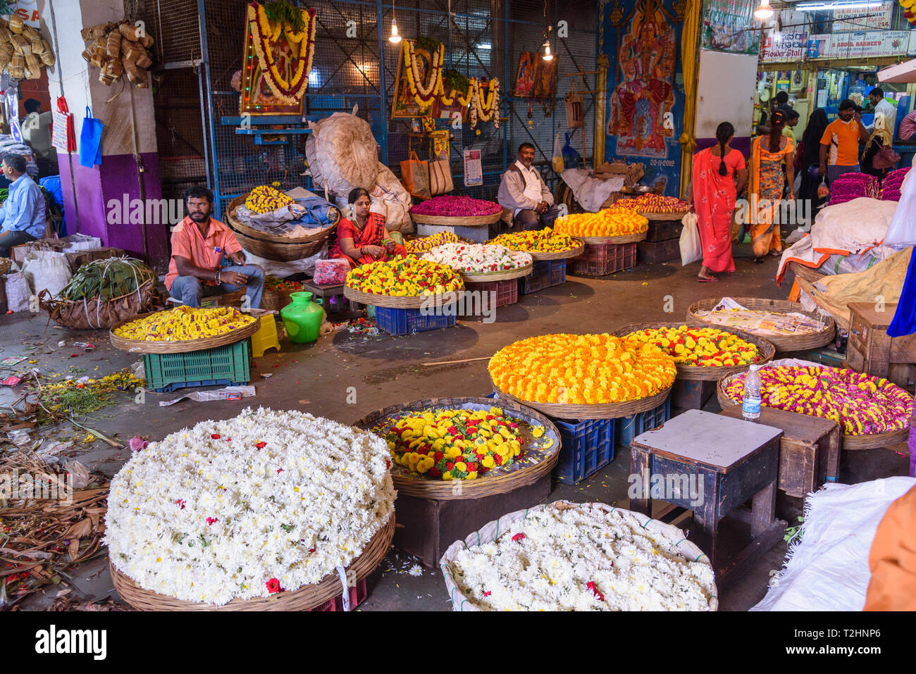 Il mercato dei fiori, Krishna Rajendra Mercato, Banaglore, Karnataka, India, Asia del Sud Foto Stock
