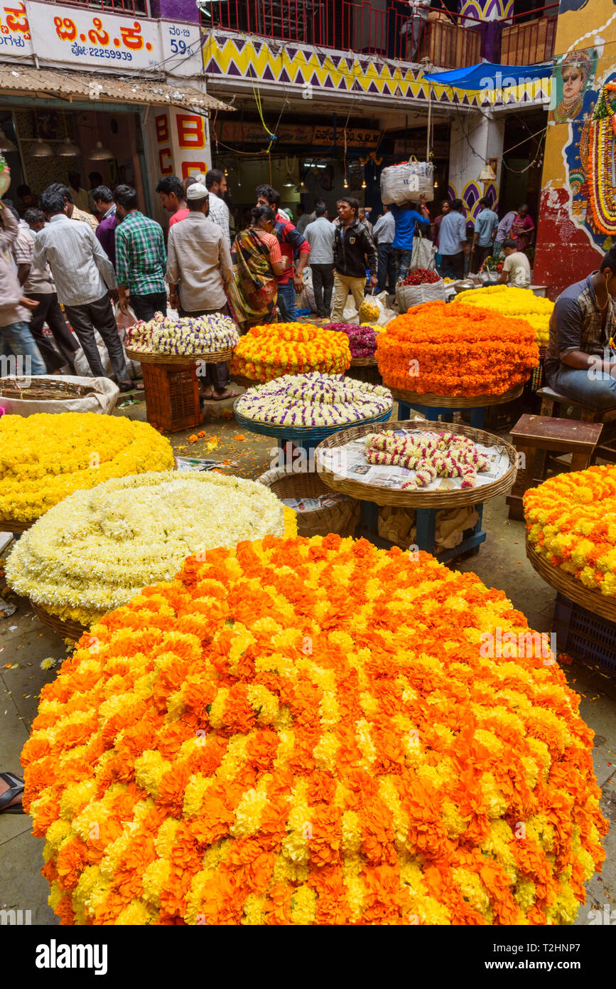Il mercato dei fiori, Krishna Rajendra Mercato, Banaglore, Karnataka, India, Asia del Sud Foto Stock