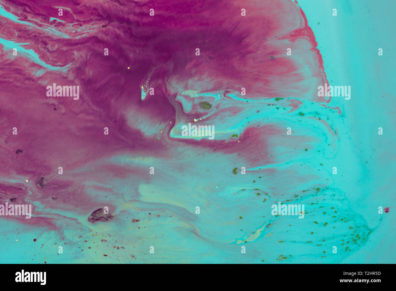 Inchiostro in acqua. Abstract background. . Vorticoso di inchiostro in acqua. Inchiostro in acqua isolati su sfondo bianco. Inchiostro colorato in acqua. Foto Stock