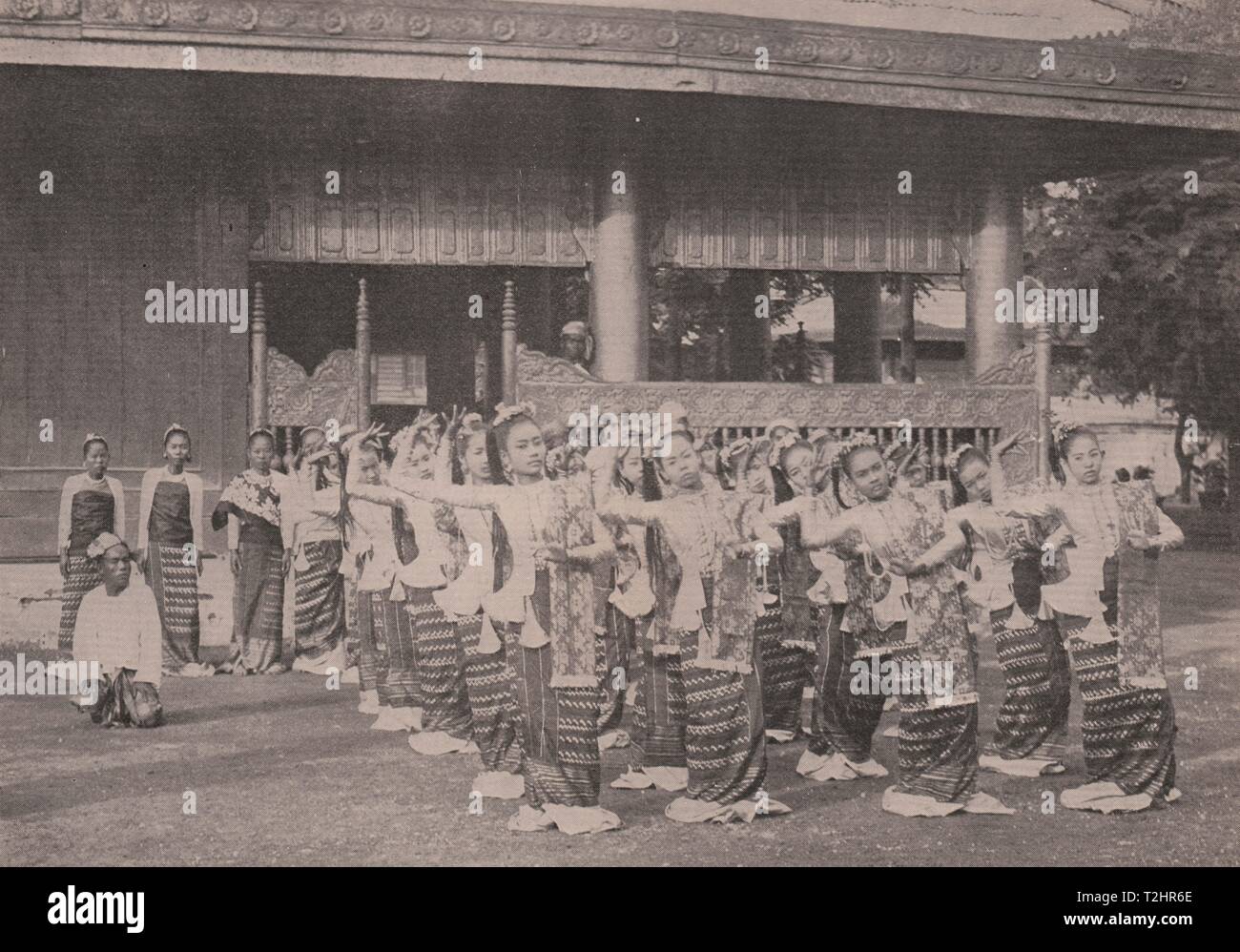 Puray birmano, ballato prima il principe Albert Victor, a Mandalay Foto Stock