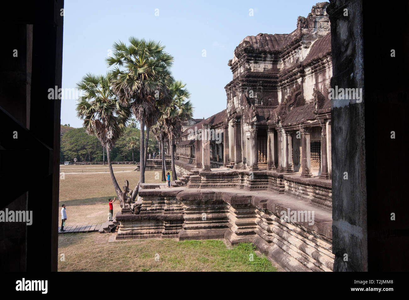 Cambogia: Angkor Wat è un complesso tempio in Cambogia e uno dei più grandi monumenti religiosi in tutto il mondo, su un sito di misura di 162,6 ettari (1,62 Foto Stock