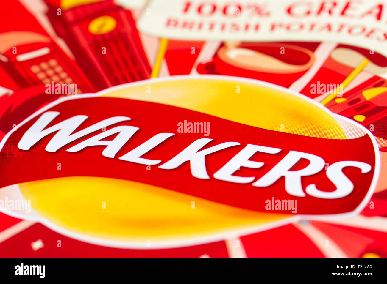 Walkers crisps logo closeup su un multi-pack Foto Stock