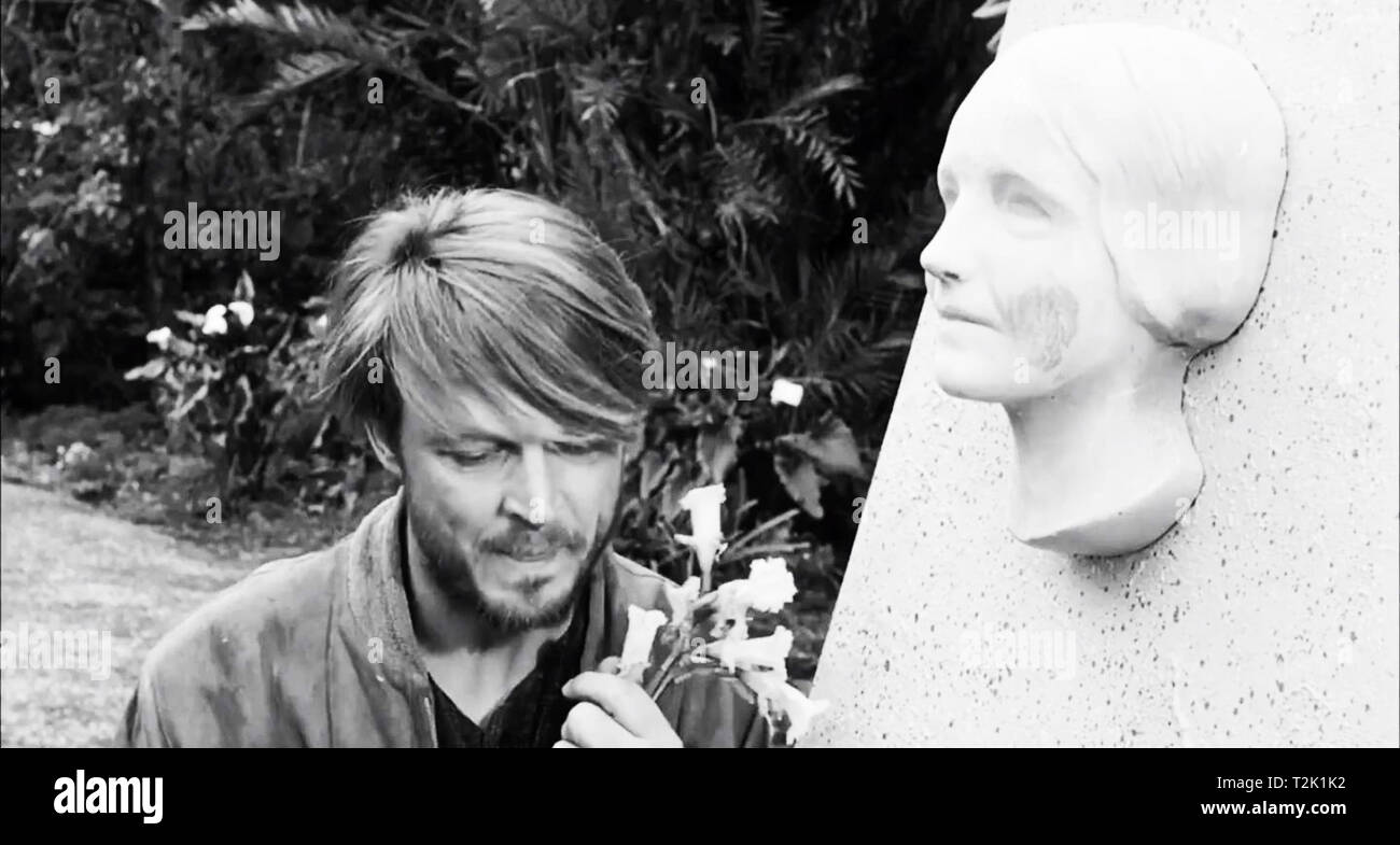 Screaming Skull è un 1958 effettuata autonomamente American in bianco e nero film horror, prodotta da John Kneubuhl, T. Frank boschi, e John folaghe e diretto da Alex Nicol, che stelle John Hudson, Peggy Webber, Russ Conway, Tony Johnson e Nicol. Screaming Skull contrassegnato Nicol il debutto direttoriale; egli ha deciso di provare, perché egli si sentiva non agendo in ruoli che egli ha voluto. Foto Stock