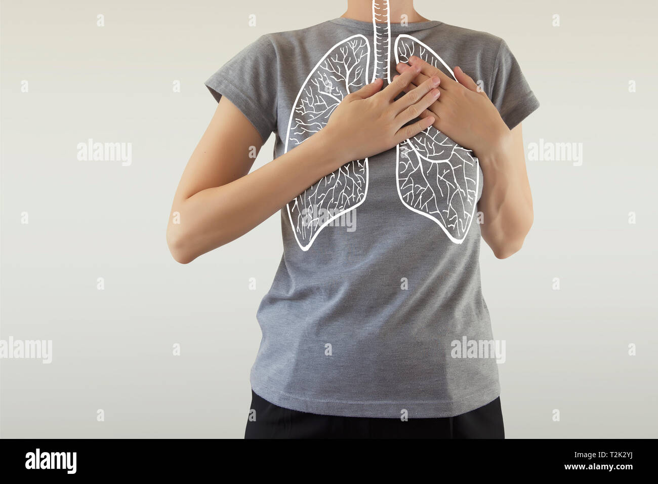 Evidenziato in blu polmoni sani sul corpo di donna Foto Stock