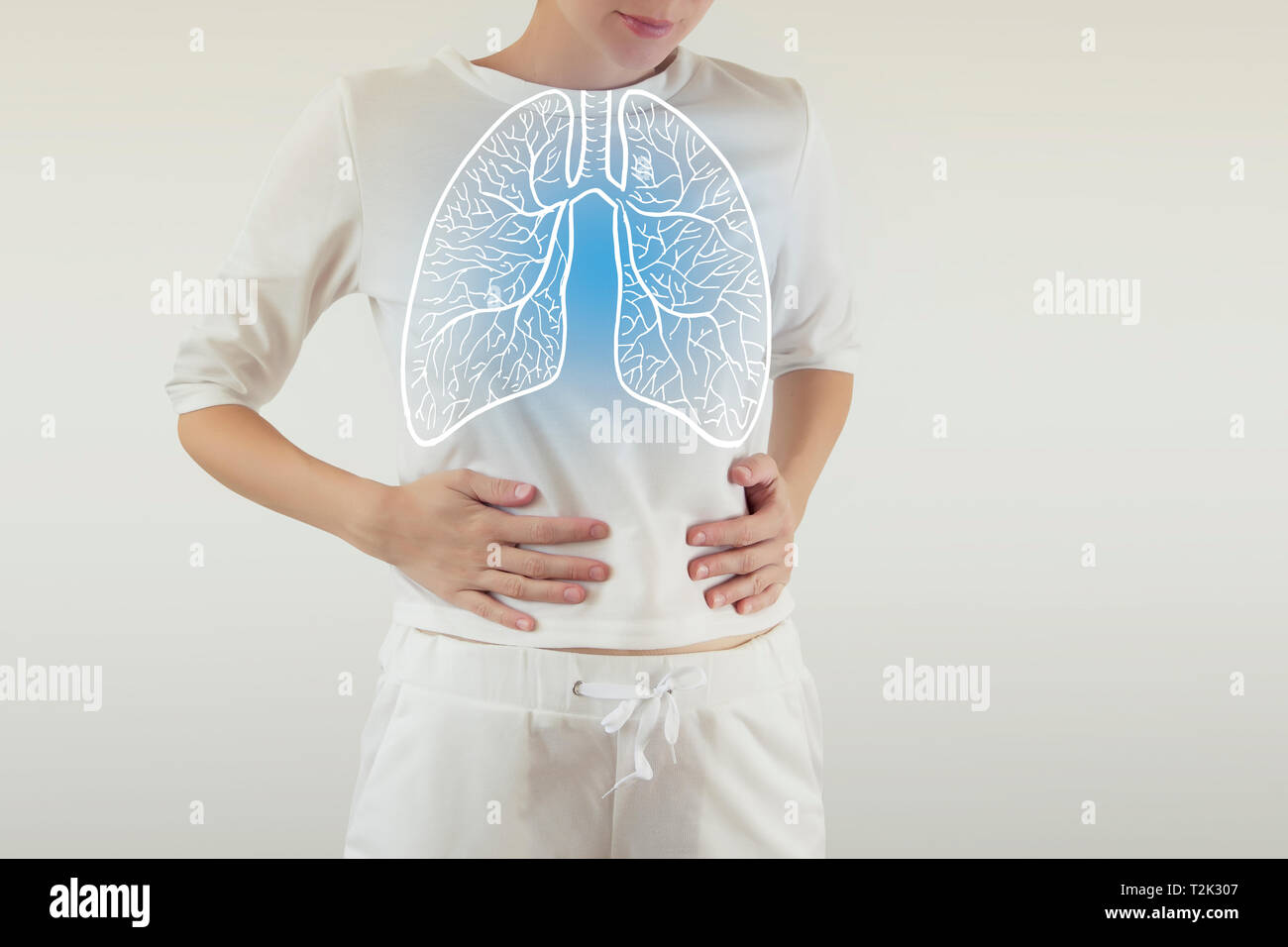 Evidenziato in blu polmoni sani sul corpo di donna Foto Stock