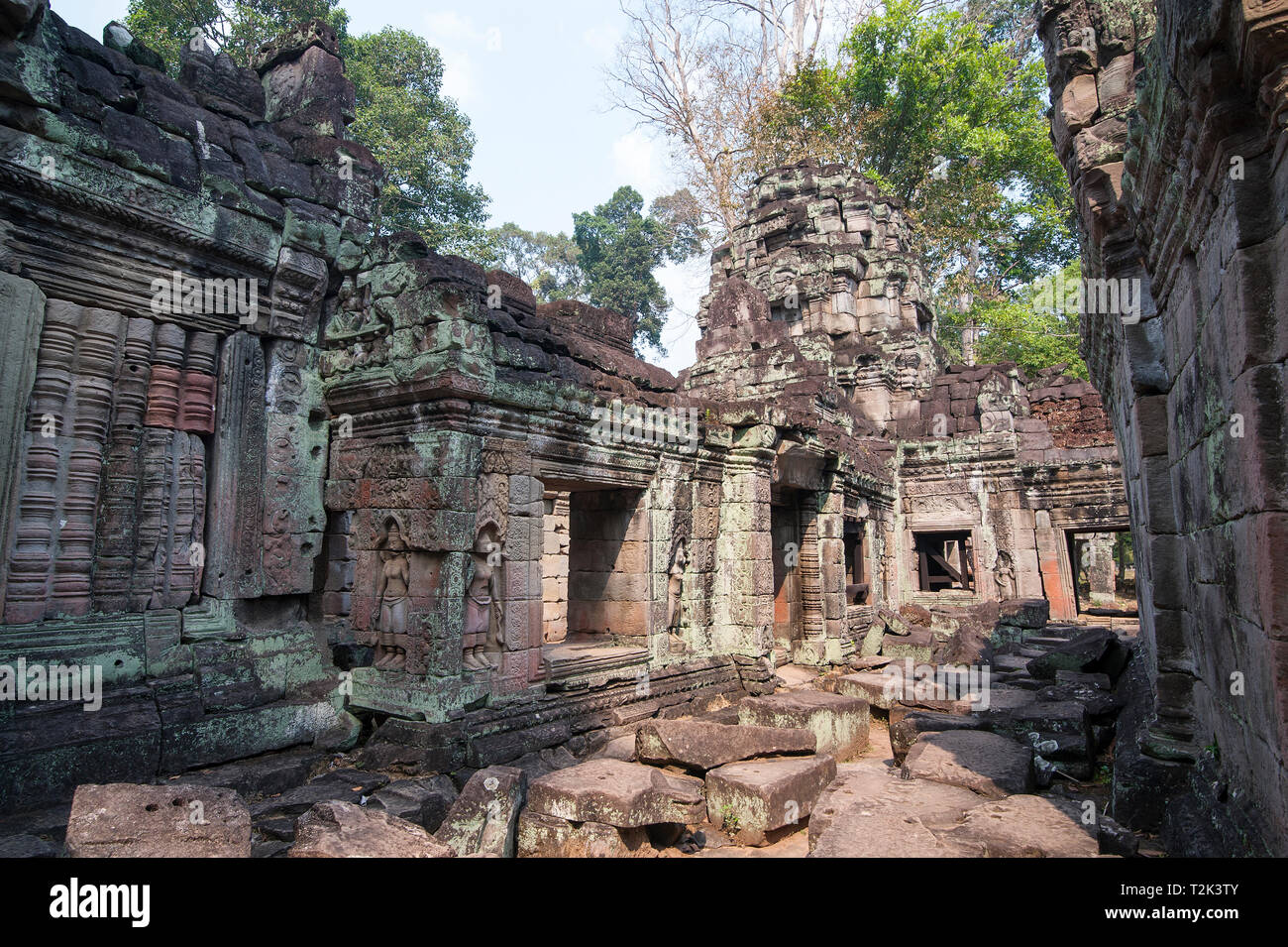 Cambogia: Angkor Wat è un complesso tempio in Cambogia e uno dei più grandi monumenti religiosi in tutto il mondo, su un sito di misura di 162,6 ettari (1,62 Foto Stock