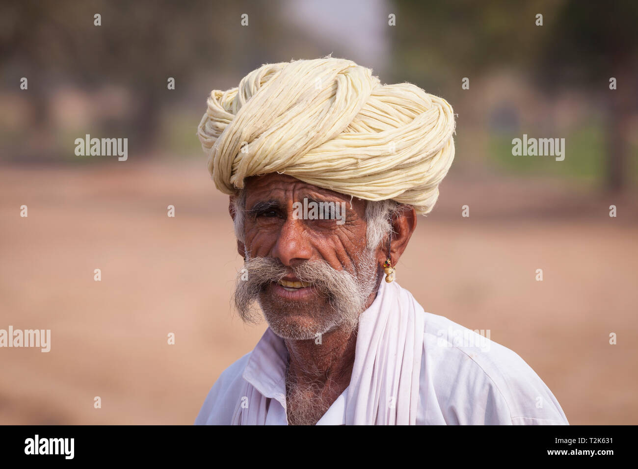 Ritratto di un uomo indiano,Osian, Rajasthan, India, Asia Foto Stock