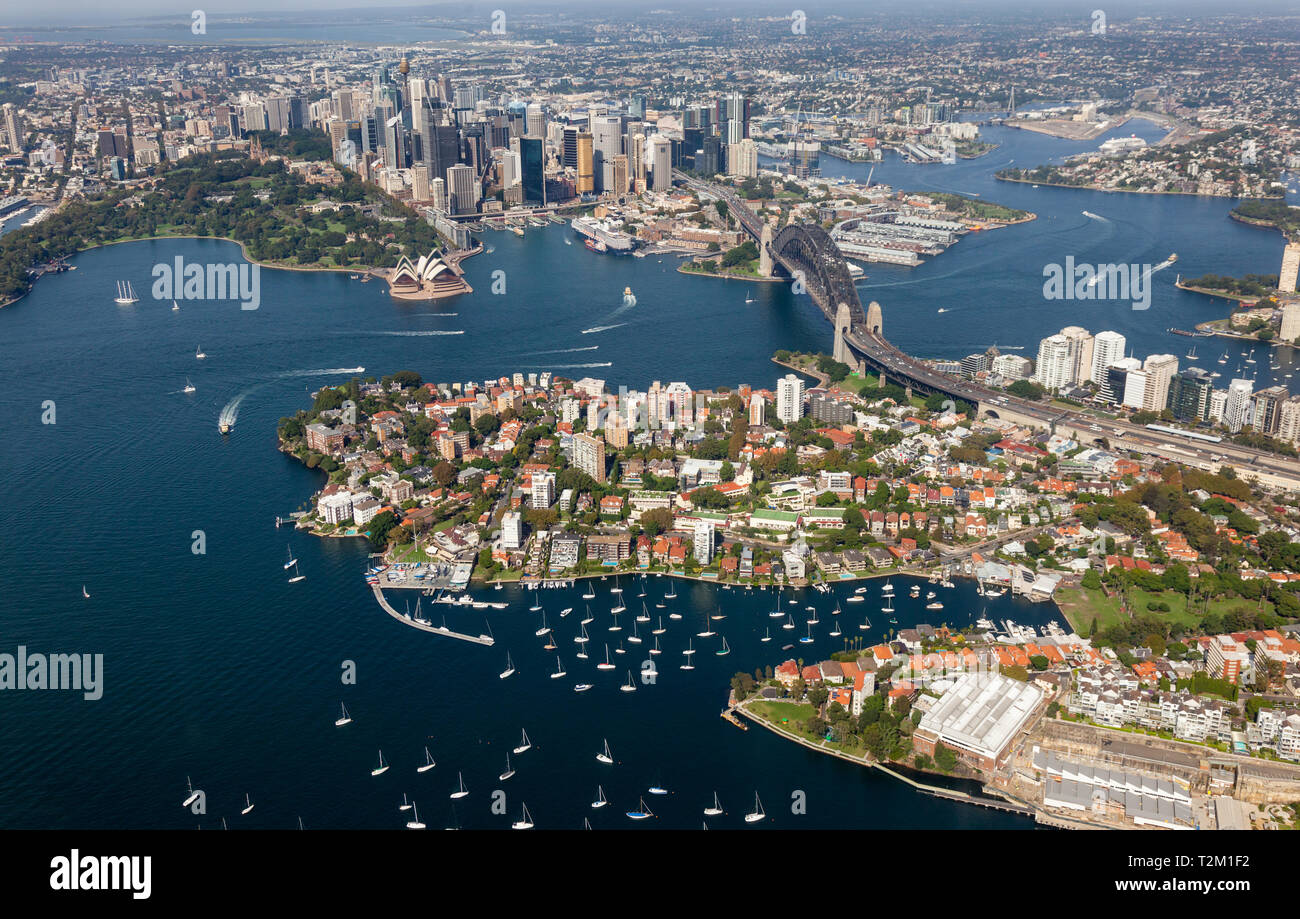 Vista aerea da elicottero del CBD di Sydney con il porto - Kirribilli - Harbour Bridge. Sydney NSW Australia Foto Stock