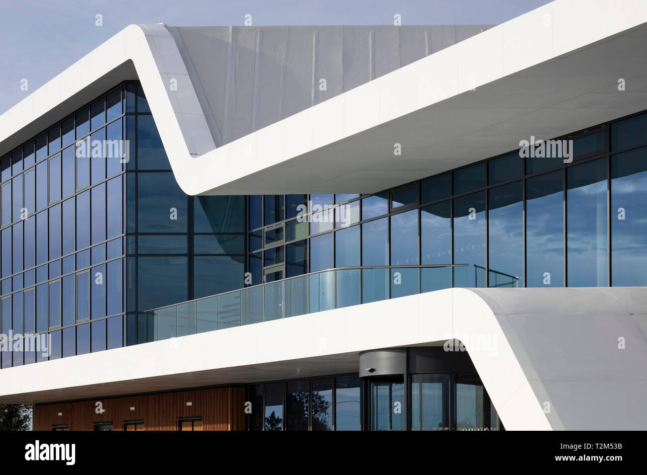 Vista in dettaglio della tettoia. Menai Scienza Parc, Bangor, Regno Unito. Architetto: FaulknerBrowns, 2019. Foto Stock