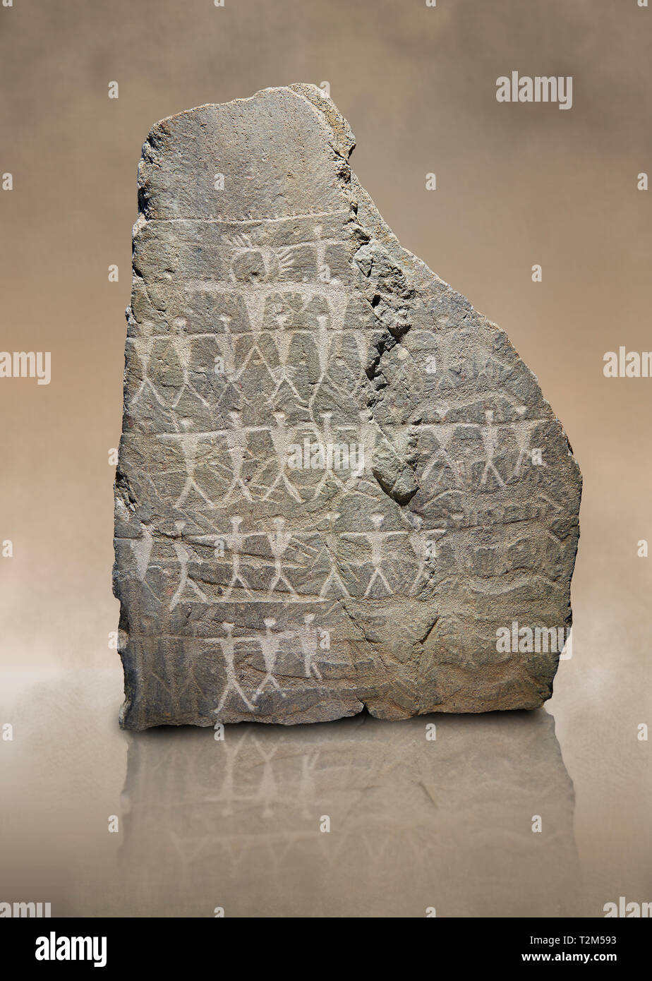 Petroglifi preistorici, incisioni rupestri, di disegni geometrici scolpiti dalla preistoria Camuni persone, Museo della Preistoria in Val Camonica, Italia Foto Stock