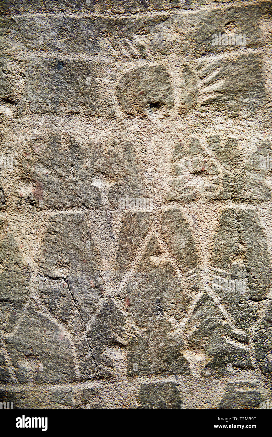Petroglifi preistorici, incisioni rupestri, di disegni geometrici scolpiti dalla preistoria Camuni persone, Museo della Preistoria in Val Camonica, Italia Foto Stock
