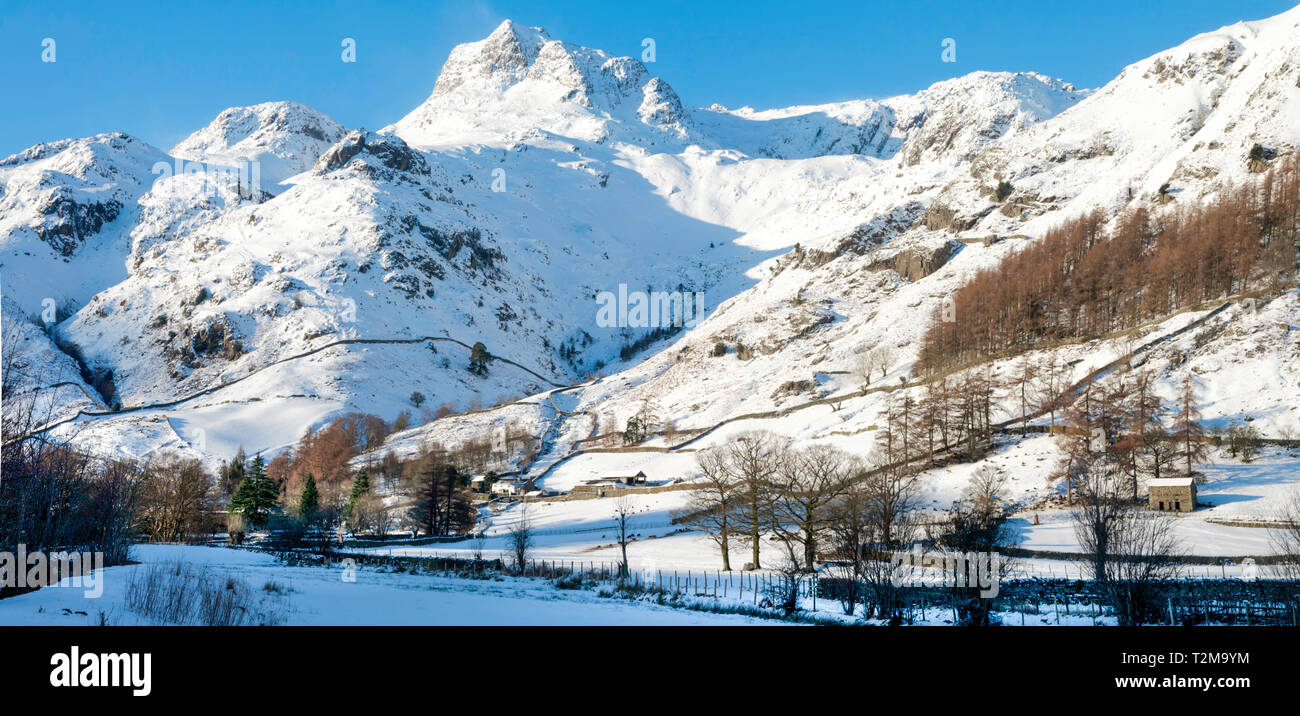 Langdale valley in neve nel Lake District inglese. Foto Stock