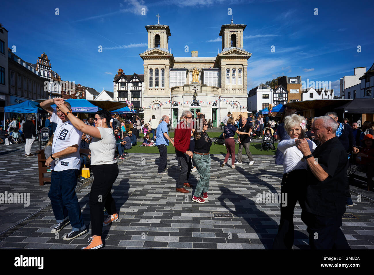 Aria aperta dancing evento nel mercato di Kingston, London, Regno Unito Foto Stock