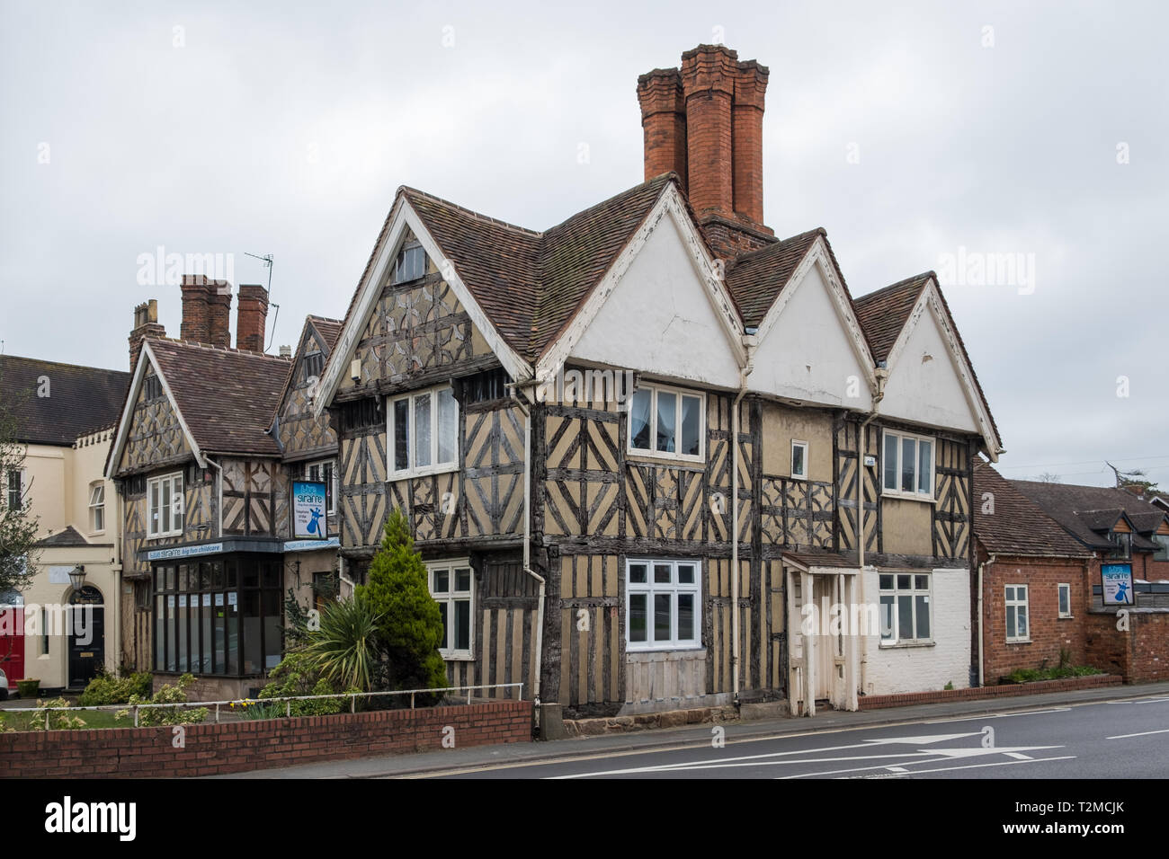 La struttura di legno edificio Tudor nel villaggio di Knowle vicino a Solihull, West Midlands che ora ospita un vivaio Foto Stock