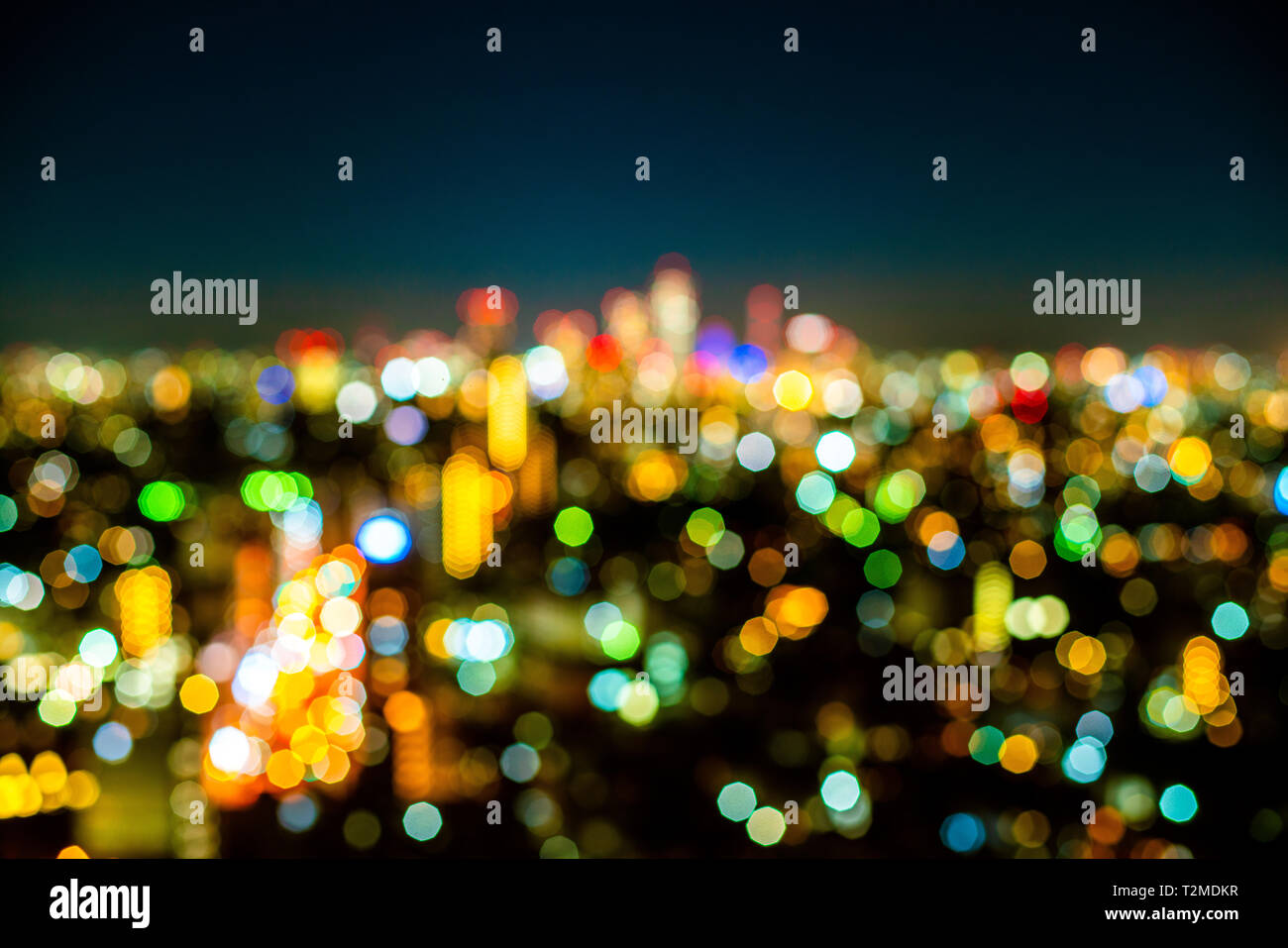 Vista aerea di strada nella città di Tokyo, cityscape skyline, sfocatura sfocatura della luce. Foto Stock