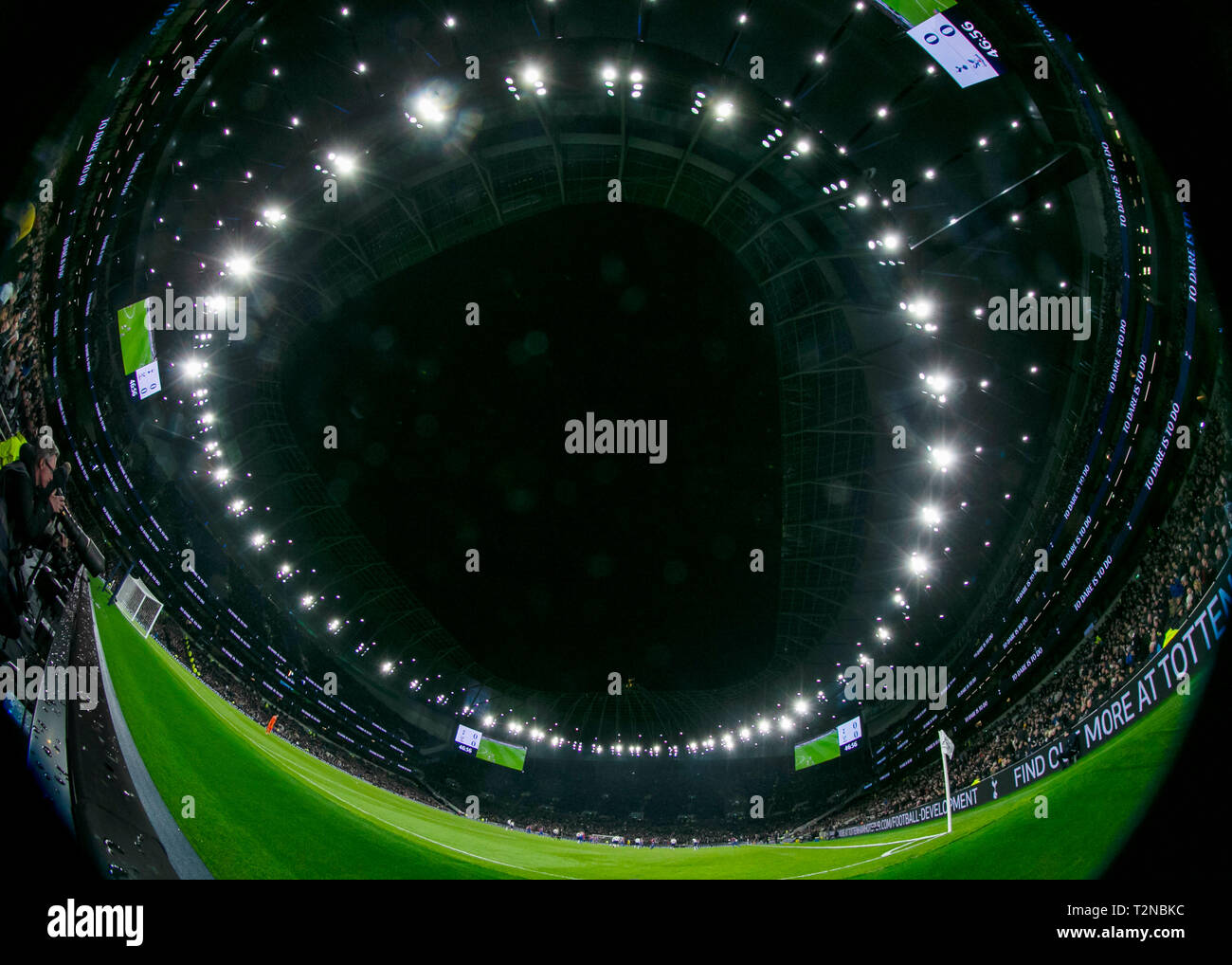 Londra, Regno Unito. 3 apr, 2019. Foto scattata il 3 aprile 2019 mostra l'interno del Tottenham Hotspur Stadium durante il match di Premier League tra Tottenham Hotspur e Crystal Palace a Londra, Gran Bretagna. Tottenham Hotspur ha vinto 2-0. Credito: Han Yan/Xinhua/Alamy Live News Foto Stock