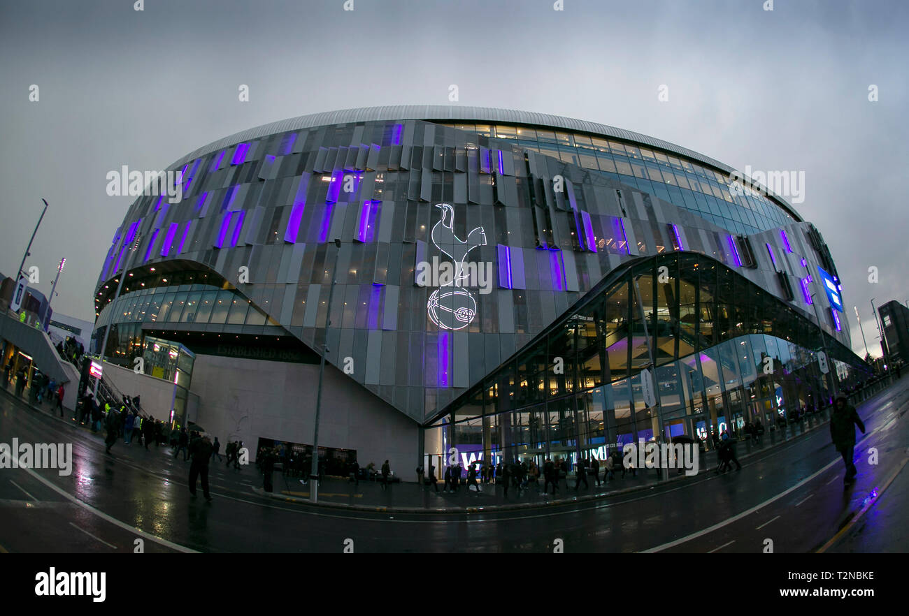 Londra, Regno Unito. 3 apr, 2019. Foto scattata il 3 aprile 2019 mostra la parte esterna del Tottenham Hotspur Stadium in vista del match di Premier League tra Tottenham Hotspur e Crystal Palace a Londra, Gran Bretagna. Tottenham Hotspur ha vinto 2-0. Credito: Han Yan/Xinhua/Alamy Live News Foto Stock