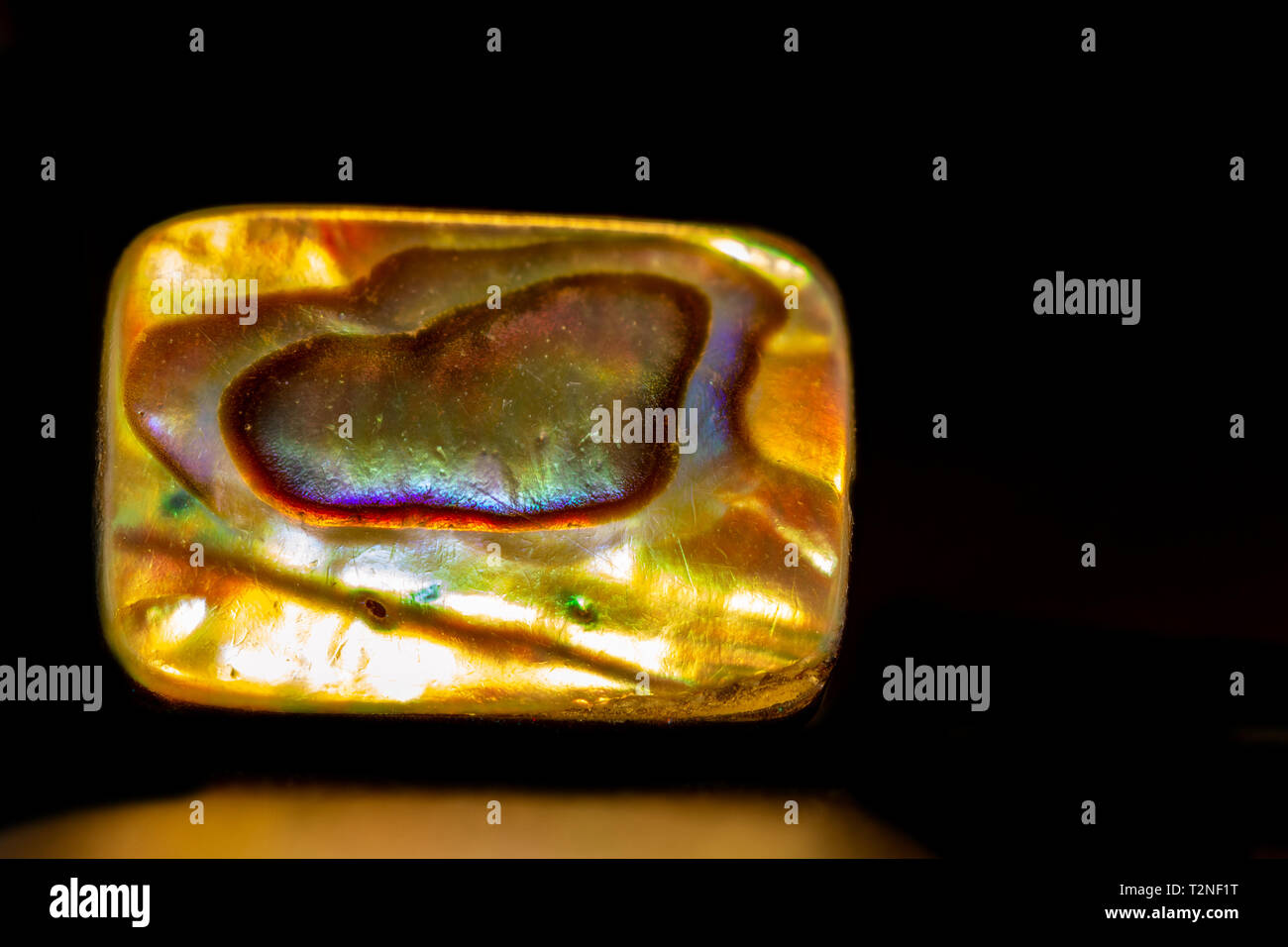 A forma di cuore di pietra gem texture detail backgroud su nero Foto Stock