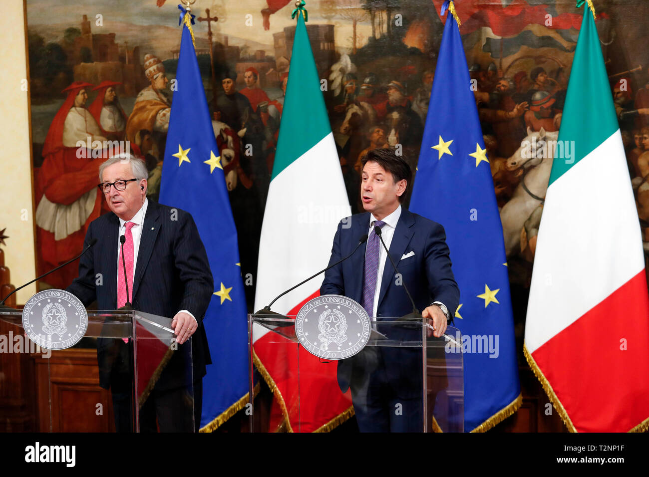 Italia, Roma, 02 Aprile 2019 : Jean Claude Juncker, Presidente della Commissione europea e il Premier italiano Giuseppe Conte, durante la riunione a Foto Stock
