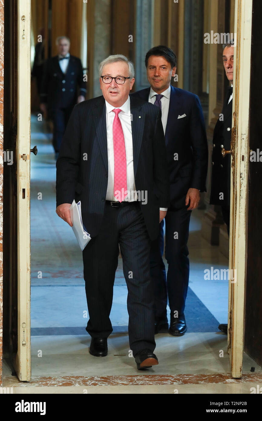 Italia, Roma, 02 Aprile 2019 : Jean Claude Juncker, Presidente della Commissione europea e il Premier italiano Giuseppe Conte, durante la riunione a Foto Stock
