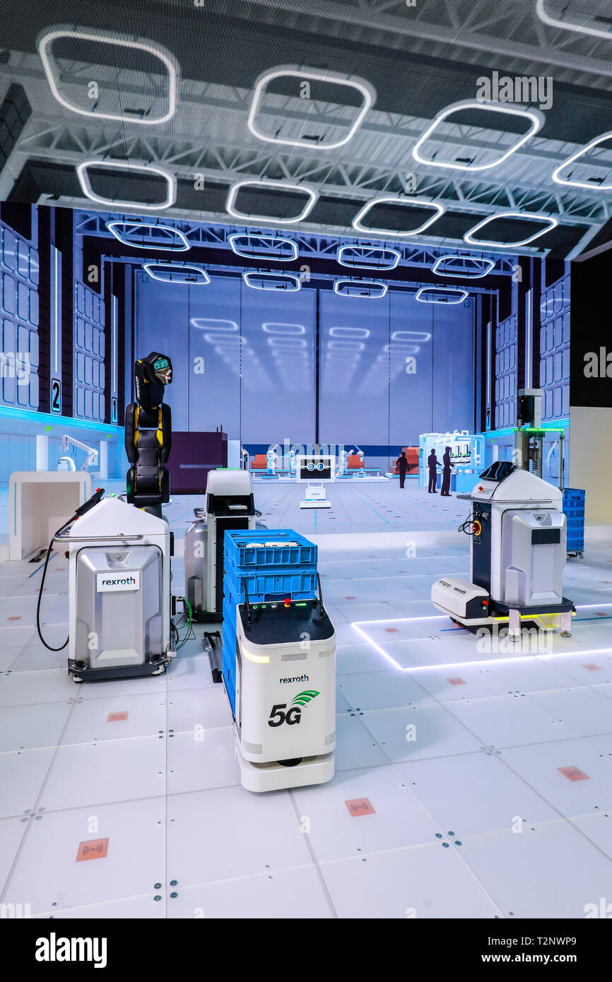 Hannover, Bassa Sassonia, Germania - Fiera di Hannover, industria 4.0, la Fabbrica del Futuro presso la Bosch Rexroth booth, 5G controlla autonomo sistema di trasporto Foto Stock