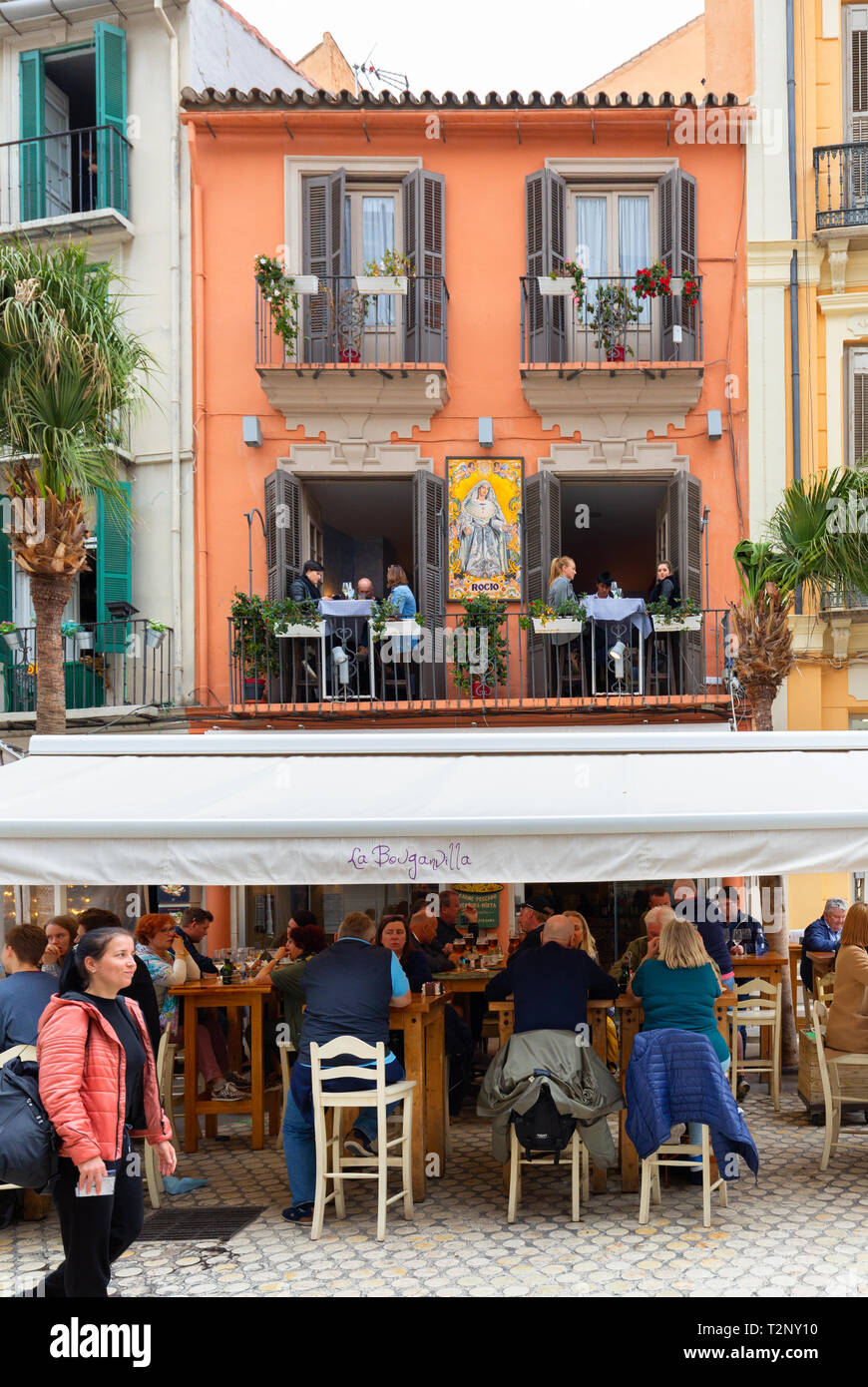 Spagna ristorante - persone mangiare a La Bouganvilla ristorante, Malaga città vecchia, Malaga Andalusia Spagna Foto Stock