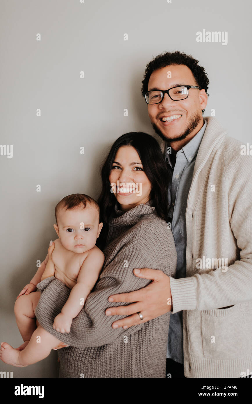 Ritratto di giovane con la nostra bambina Foto Stock