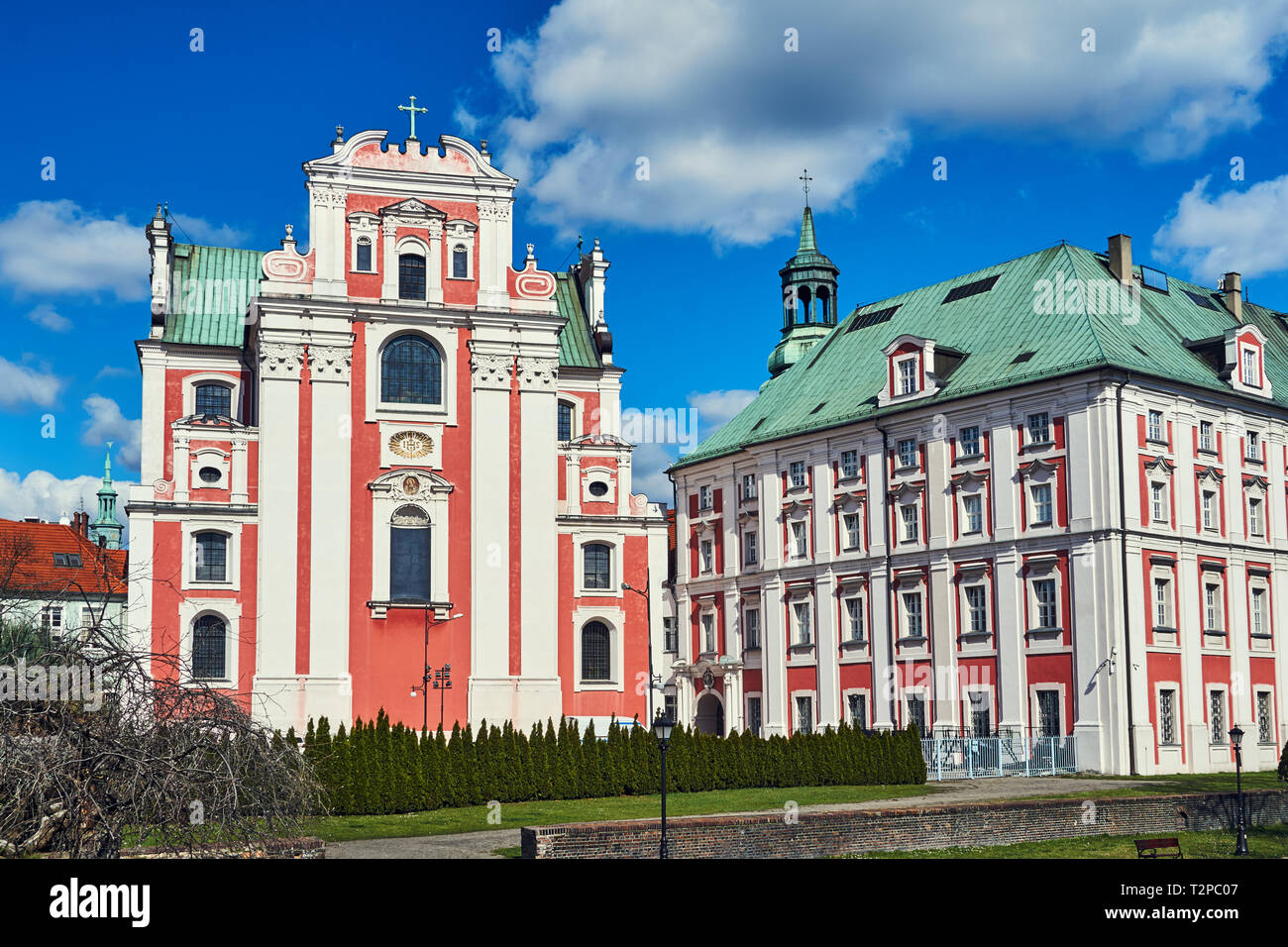 La facciata barocca della Chiesa Cattolica a Poznan Foto Stock