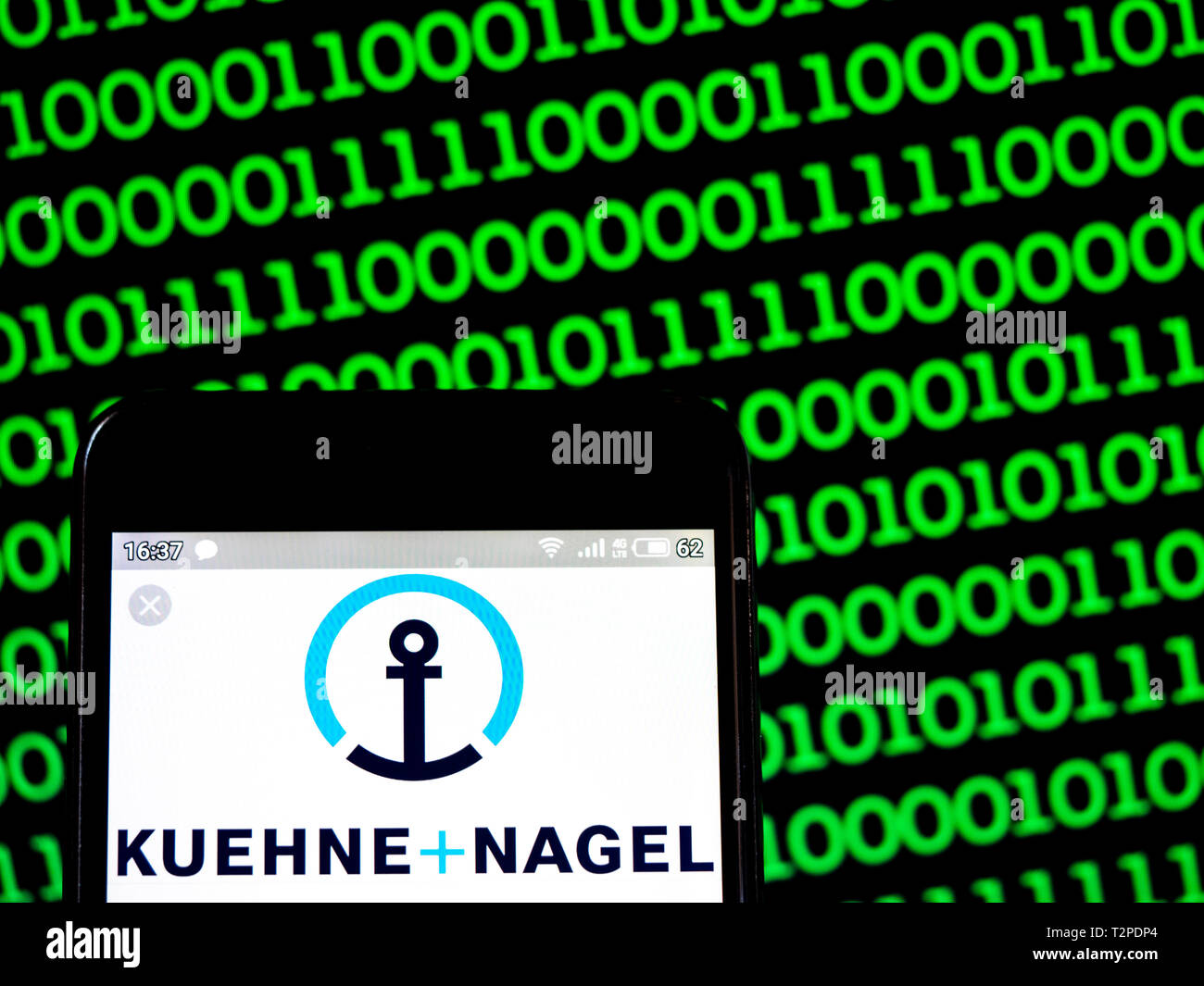 In questa foto illustrazione un Kuehne + Nagel International AG und Co, visto il logo visualizzato su un telefono intelligente. Foto Stock