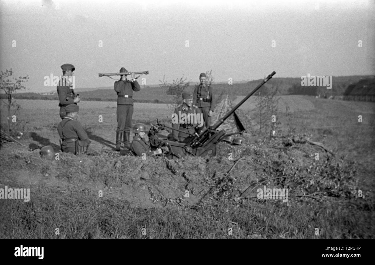 Einmarsch und Besetzung Frankreich durch die Wehrmacht / invasione e occupazione della Francia da parte della Wehrmacht / invasione occupazione et de la France par la Wehrmacht - Flugabwehrkanone / Anti aerei pistola Flak 30 20 mm / 20mm 2 cm / 2 cm Foto Stock