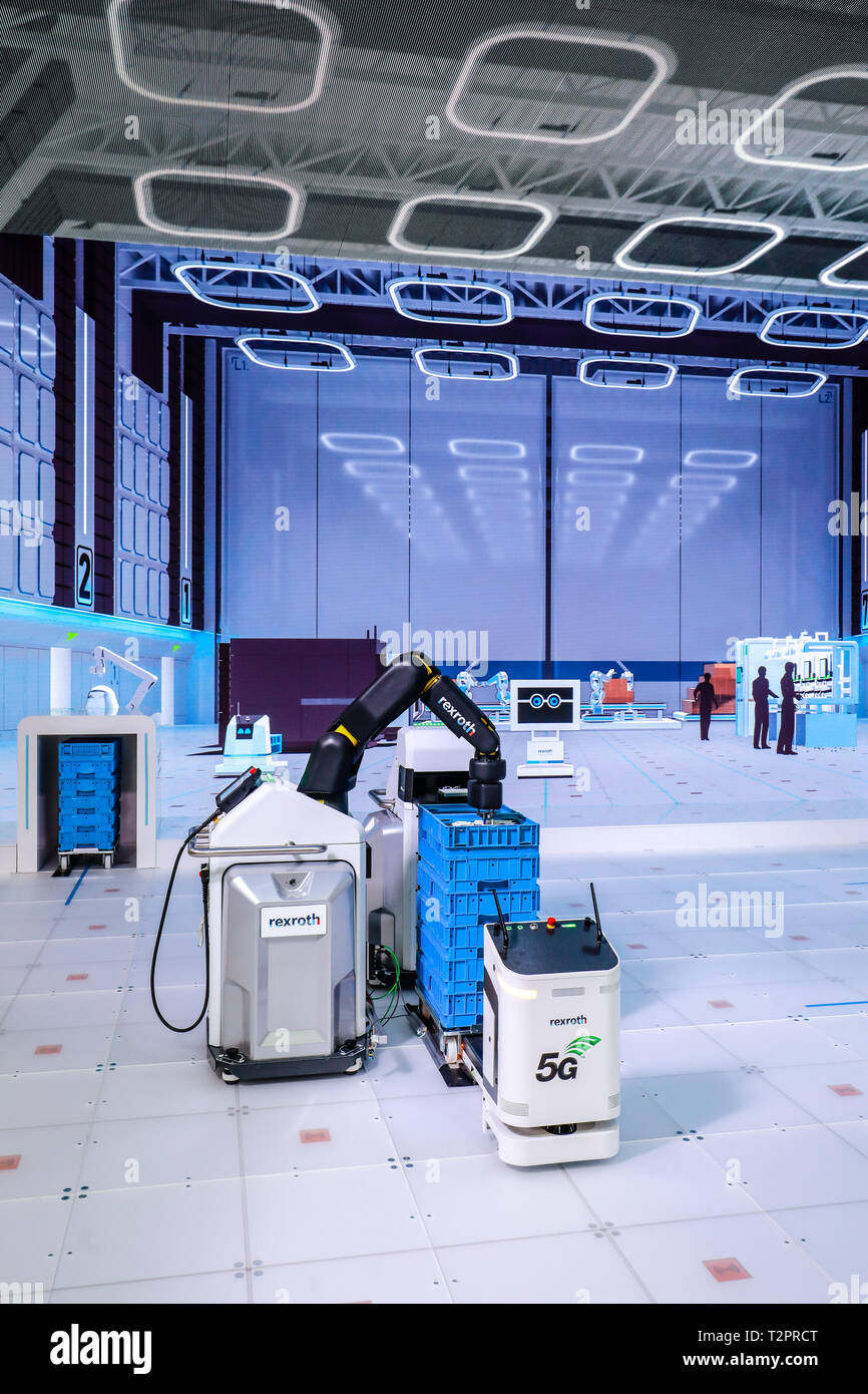 Hannover, Bassa Sassonia, Germania - Fiera di Hannover, industria 4.0, la Fabbrica del Futuro presso la Bosch Rexroth booth, 5G controlla autonomo sistema di trasporto Foto Stock