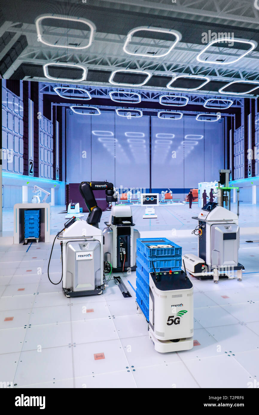 Hannover, Bassa Sassonia, Germania - Fiera di Hannover, industria 4.0, la Fabbrica del Futuro presso la Bosch Rexroth booth, 5G controlla autonomo sistema di trasporto Foto Stock
