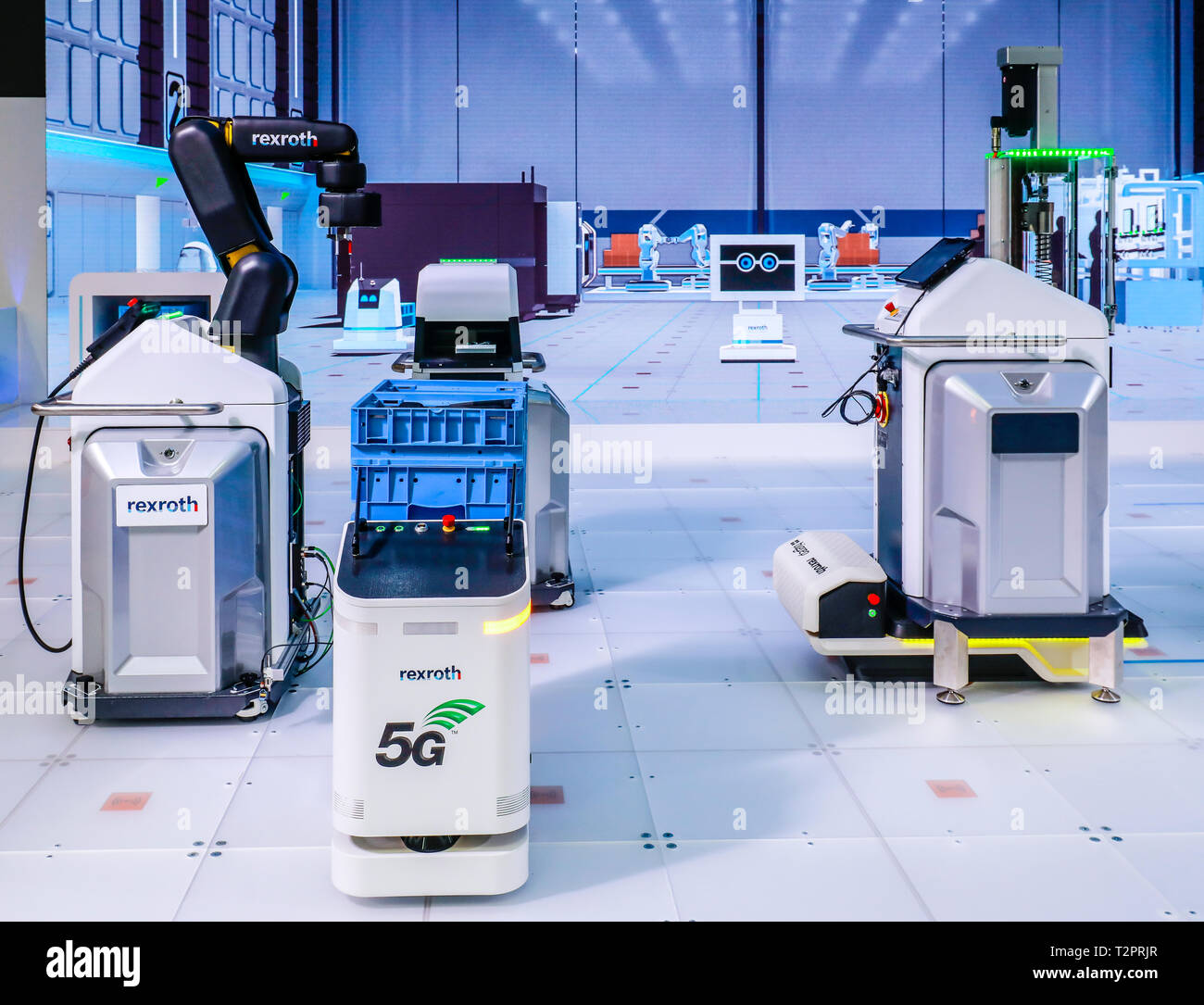 Hannover, Bassa Sassonia, Germania - Fiera di Hannover, industria 4.0, la Fabbrica del Futuro presso la Bosch Rexroth booth, 5G controlla autonomo sistema di trasporto Foto Stock