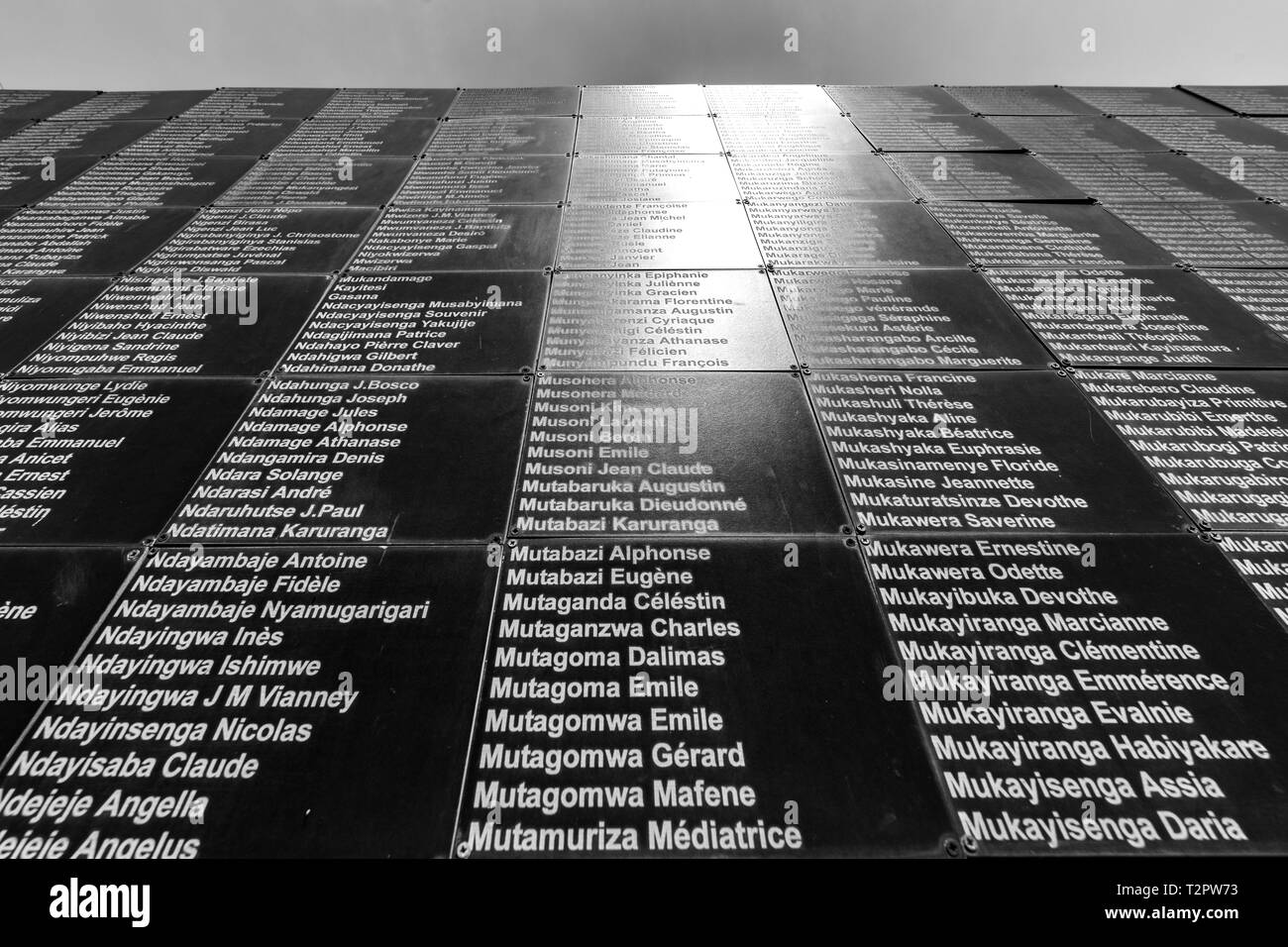 Nomi delle vittime note del 1994 Genocidio Ruandese le pareti della Kigali Genocide Memorial, Kigali, Ruanda. Foto Stock
