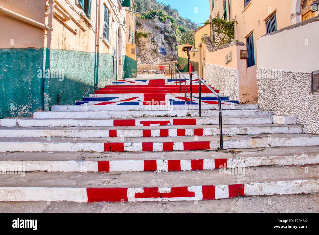Gibraltar, Gibraltar - 9 Febbraio 2019: le fasi in cui il flag di Inghilterra è stata dipinta su una strada in Gibilterra Foto Stock