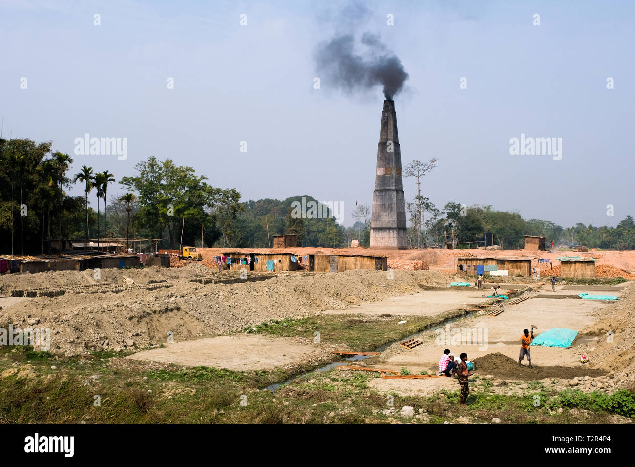 Brickyard nei pressi di Tezpur, Stato di Assam, in India --- Ziegelei bei Tezpur, Bundesstaat Assam, Indien Foto Stock