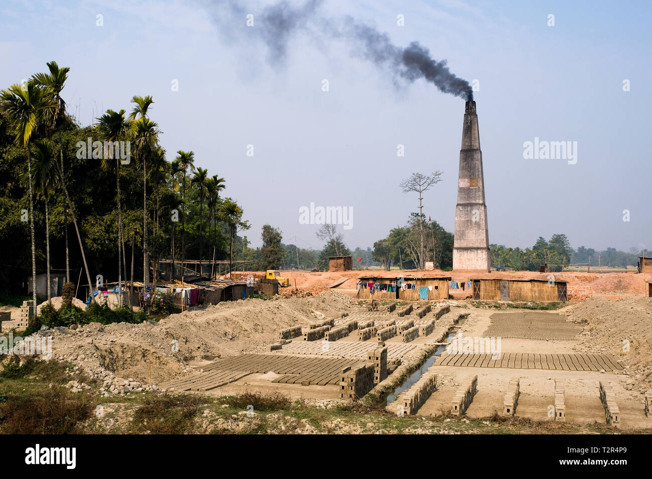 Brickyard nei pressi di Tezpur, Stato di Assam, in India --- Ziegelei bei Tezpur, Bundesstaat Assam, Indien Foto Stock