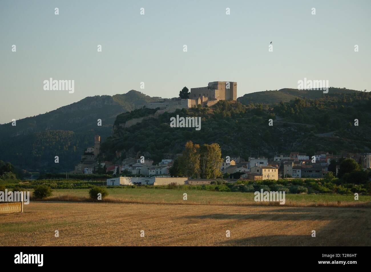 Il castello di Miravet al tramonto in Miravet, Tarragona Catalogna. Foto Stock