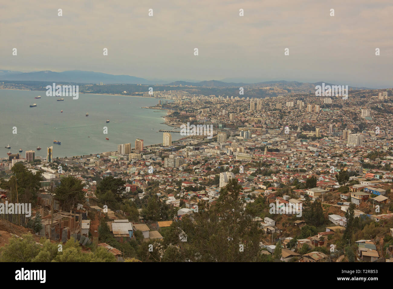 Vista della città e della baia, Valparaiso, Cile Foto Stock