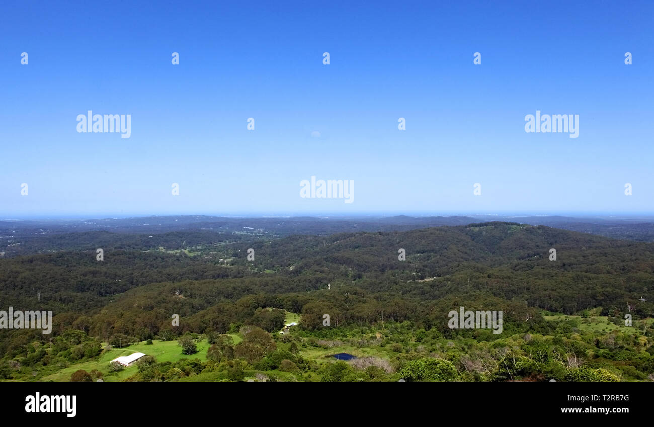 Viaggiare in Australia. Viste e scenic Australia. Vedere la casa di vetro montagne in distanza Foto Stock