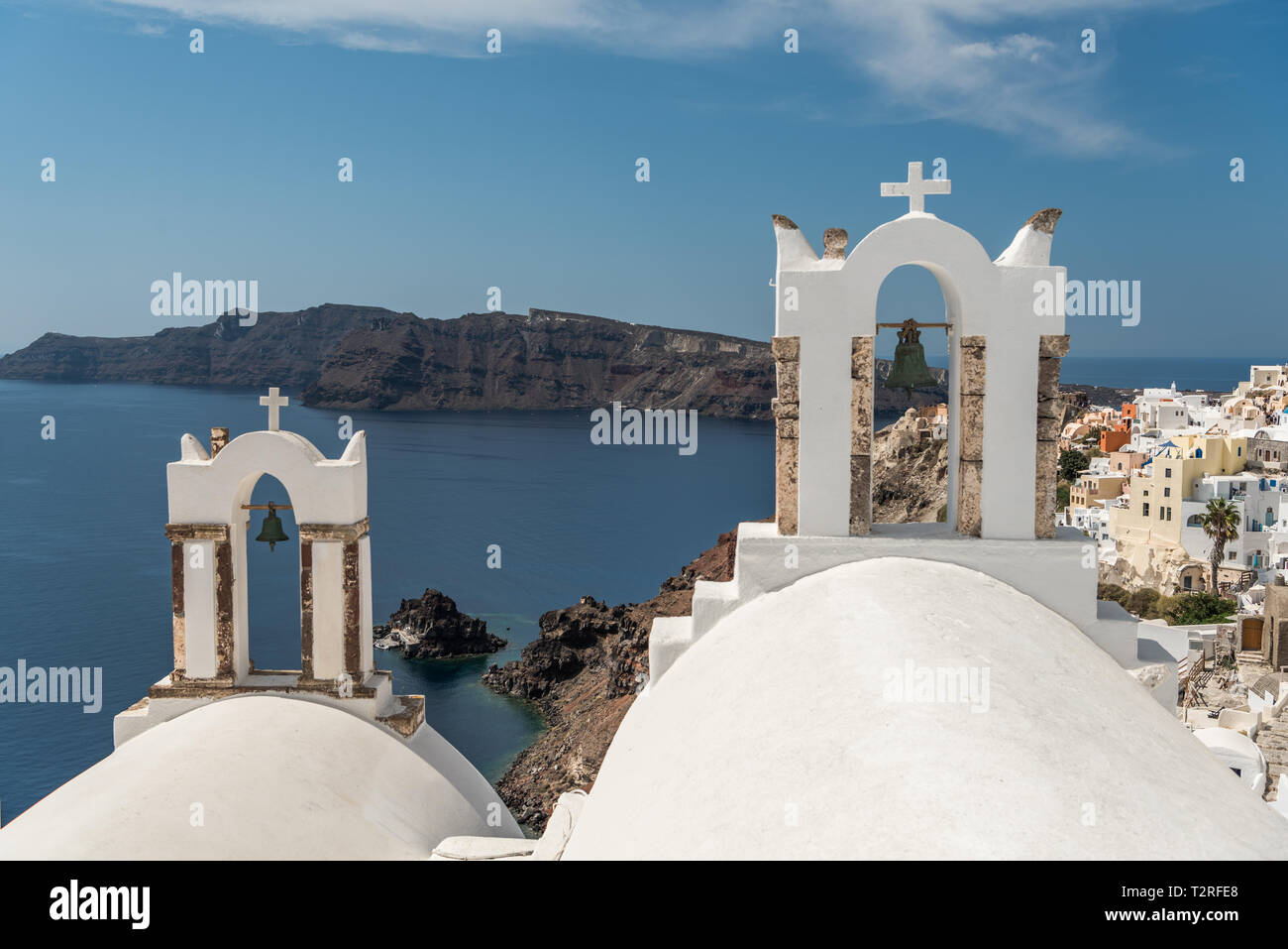 Vista da Oia con campane Foto Stock