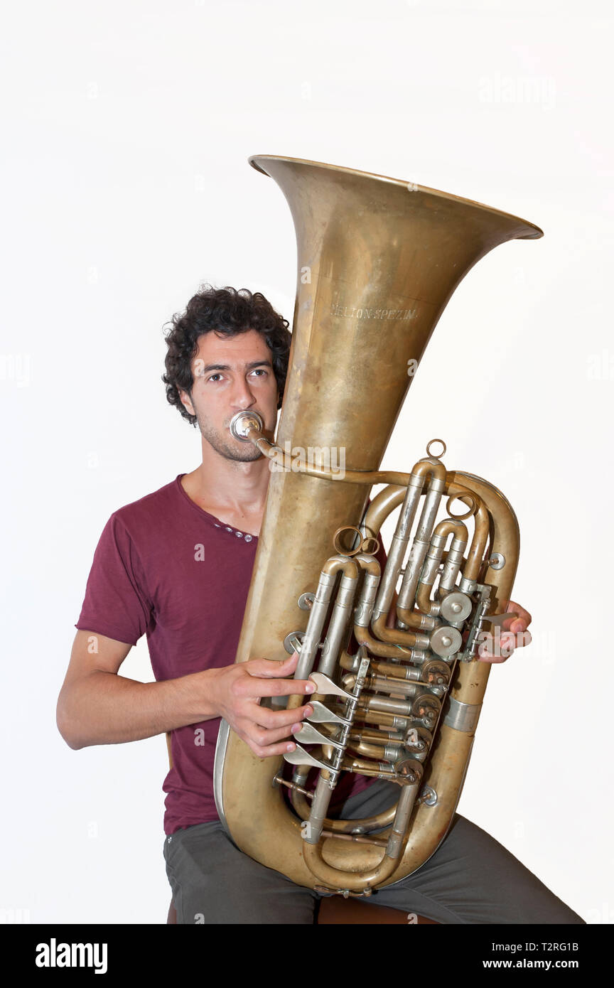 Giuseppe Verdi Conservatorio Statale di Musica Paolo Bartolomeo Bertorello  - Basso Tuba Foto stock - Alamy