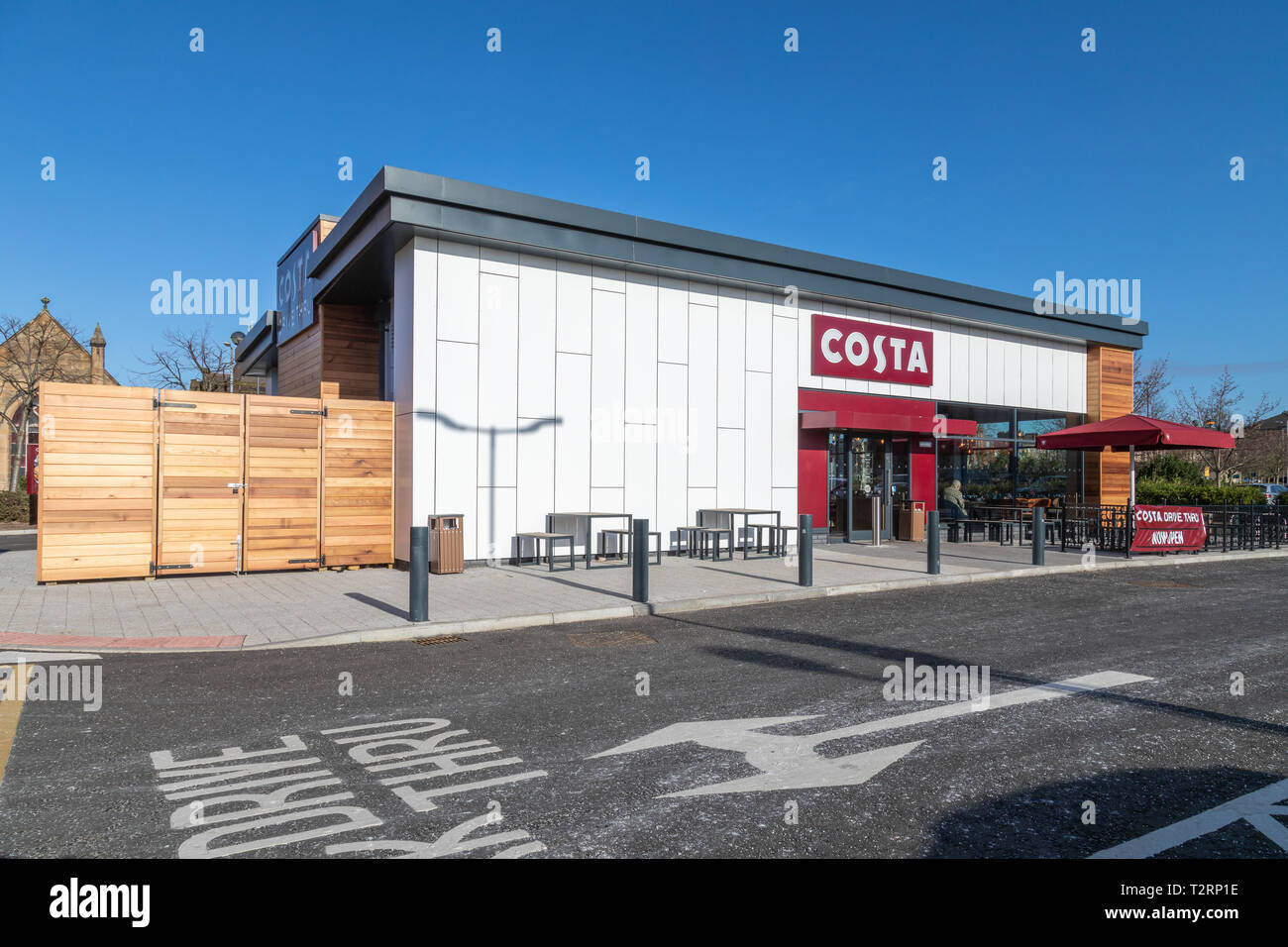 Un nuovo caffè Costa drive through nel Anniesland Retail Park a Glasgow Foto Stock