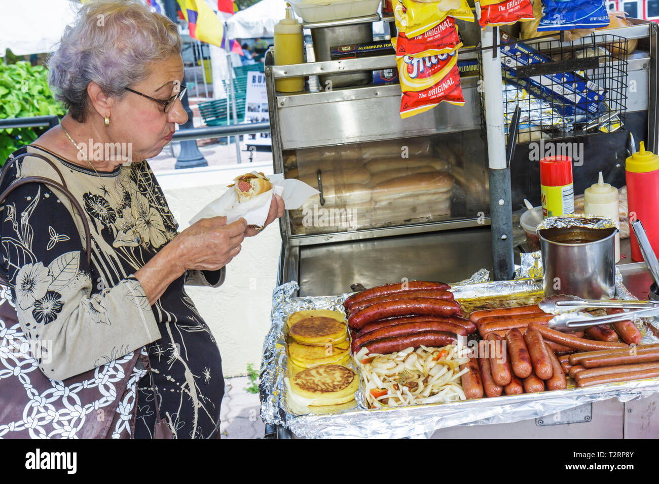 Miami Florida,Little Havana,Miami Dade,Miami River Waterday,Jose Marti Park,educazione ambientale,festival,fiera,ispanica Latino etnia immigra Foto Stock