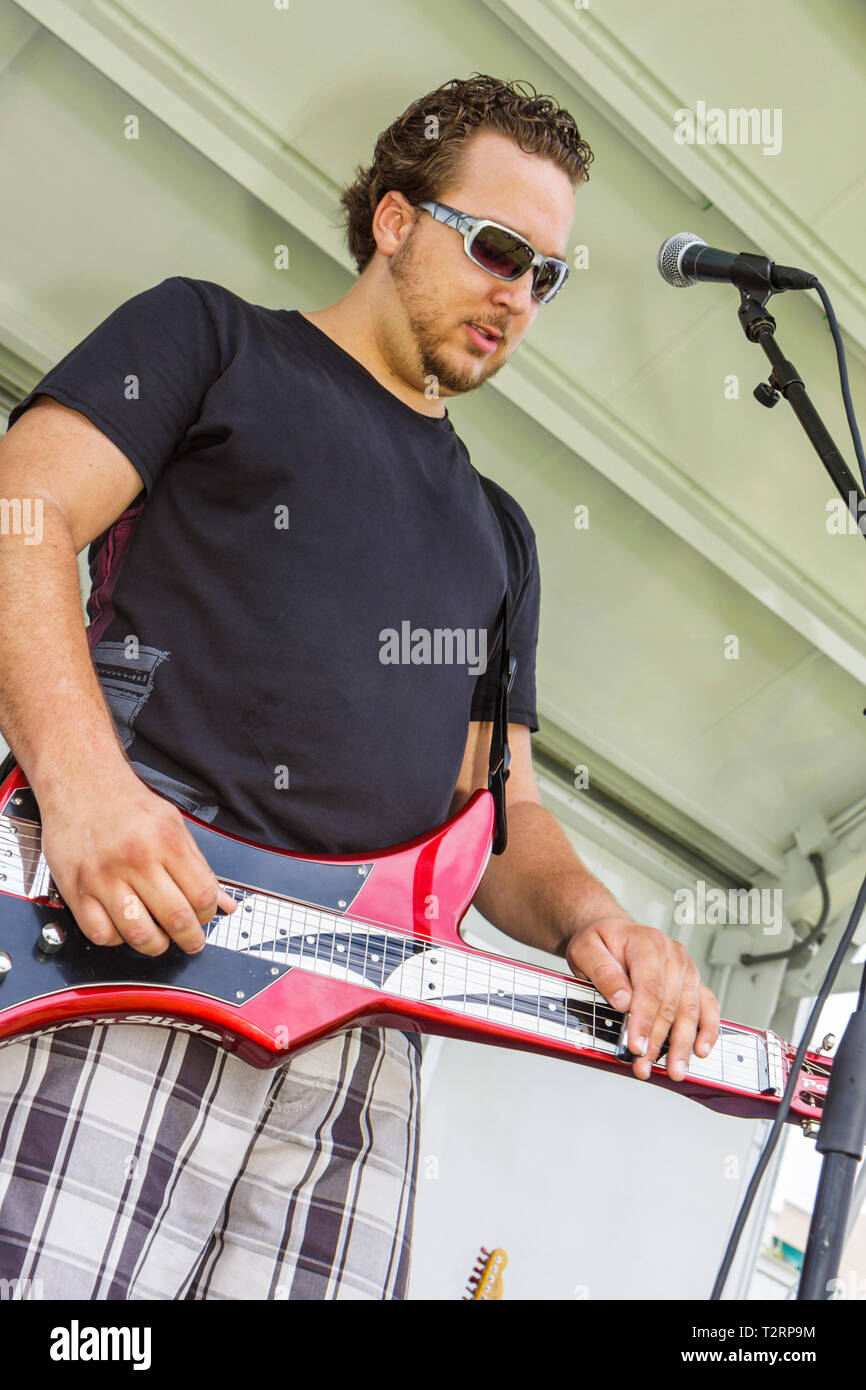 Miami Florida,Little Havana,Miami Dade,Miami River Waterday,Jose Marti Park,educazione ambientale,festival,fiera,Power Slide,ispanico Latino et Foto Stock