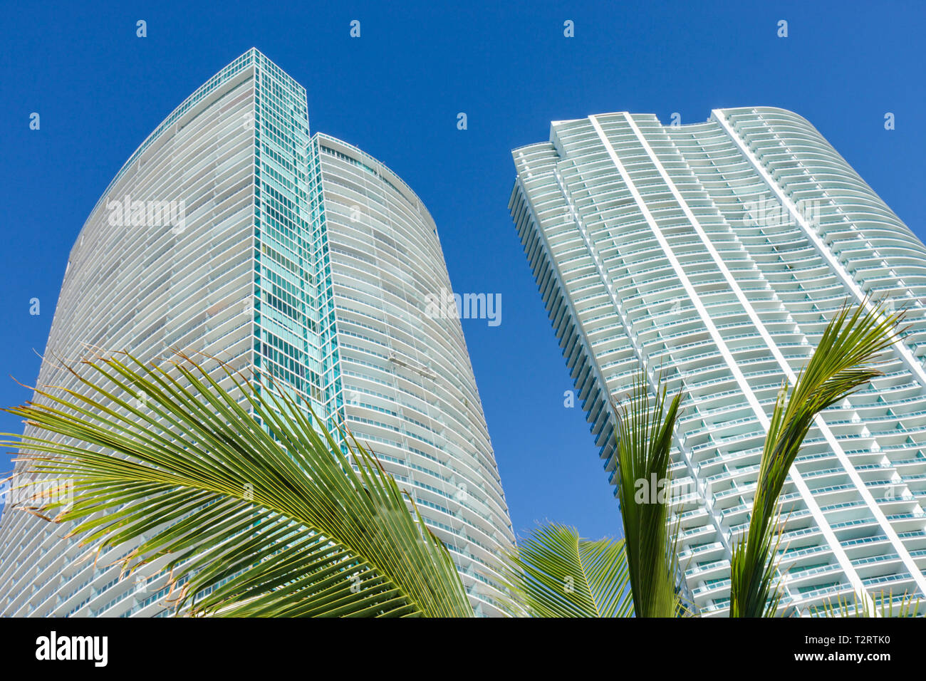 Miami Florida, Biscayne Boulevard, grattacieli grattacieli edificio edifici condominio appartamenti residenziali alloggio, archi moderni Foto Stock